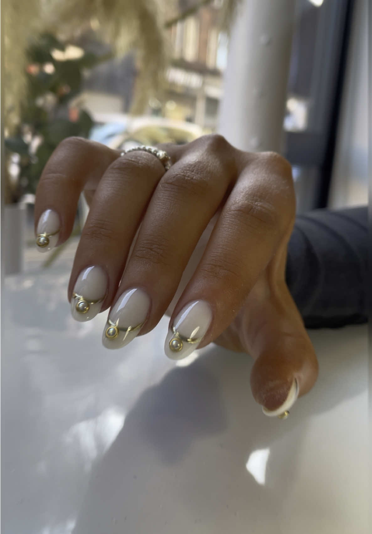 @RUSSIAN MANICURE&bull;E-FILE&bull;BIAB