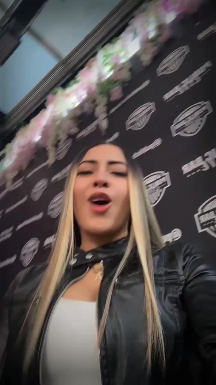 @Angie ✨