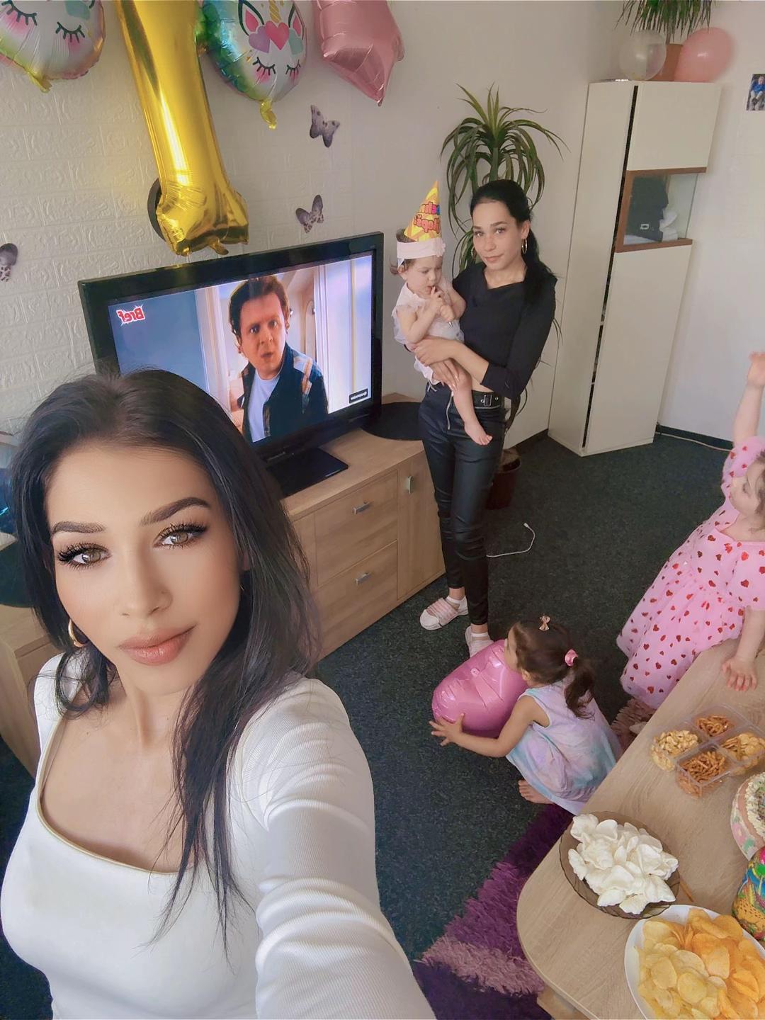 @Anička