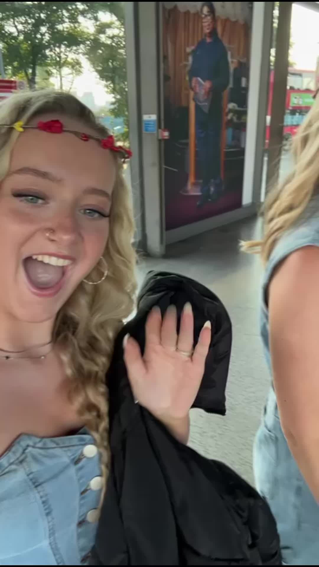 @HollyEliza86