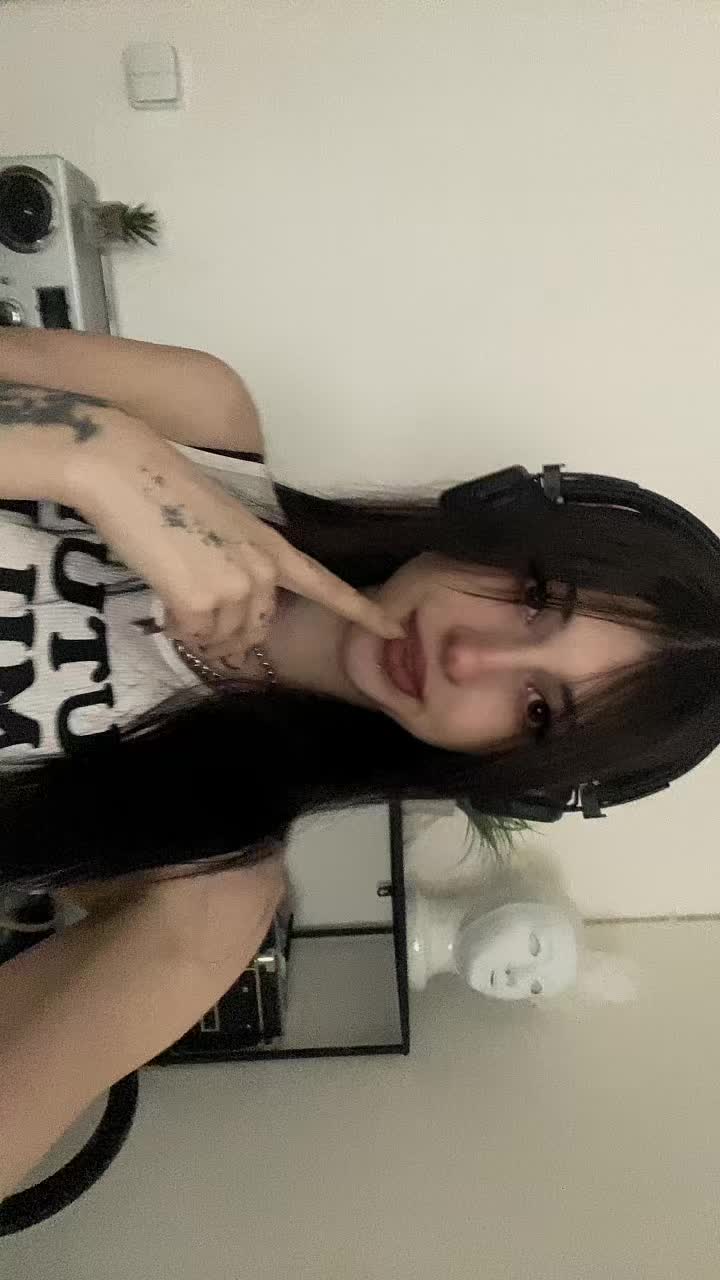 @hinxycrybaby