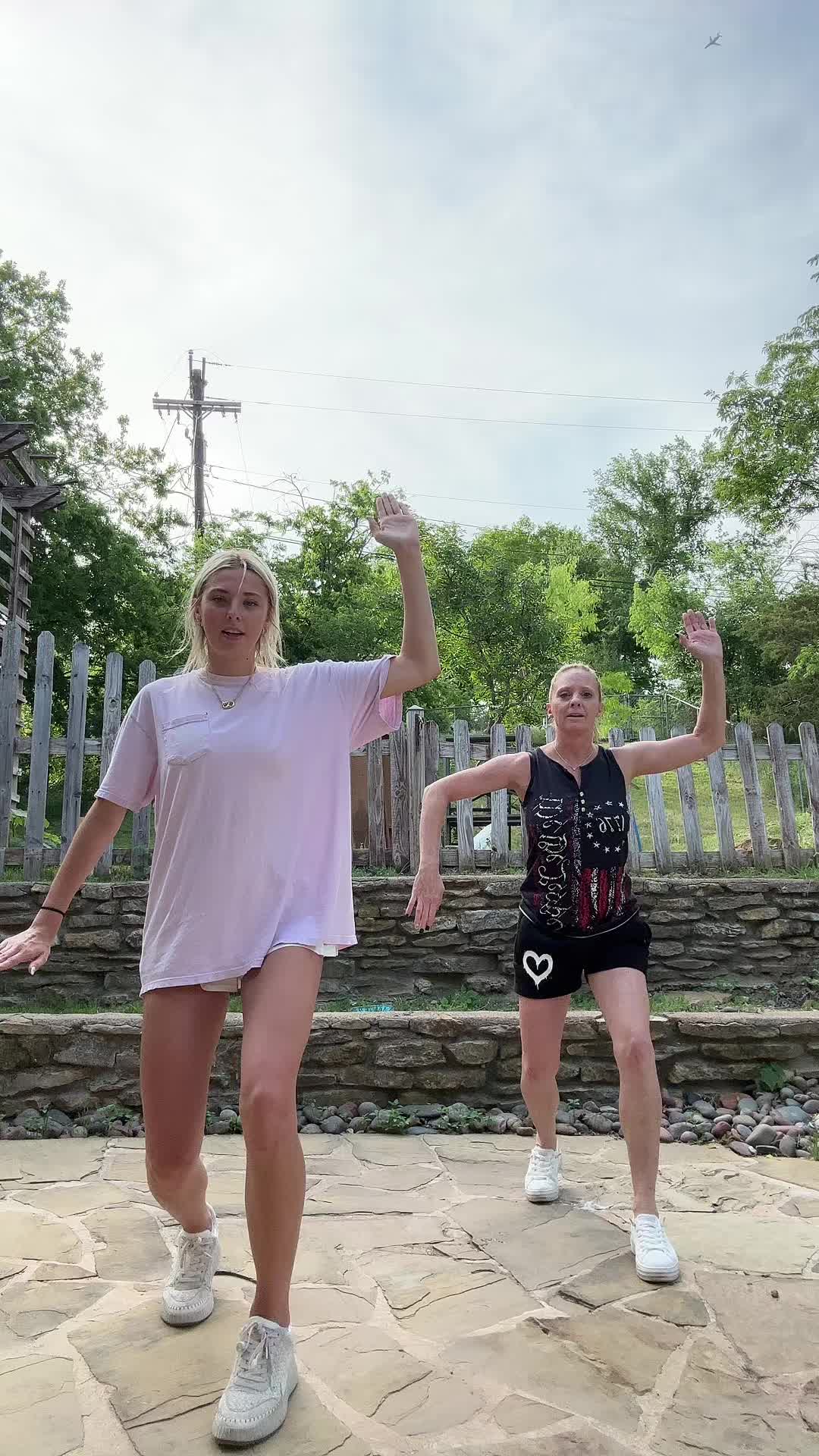@MelCast1975