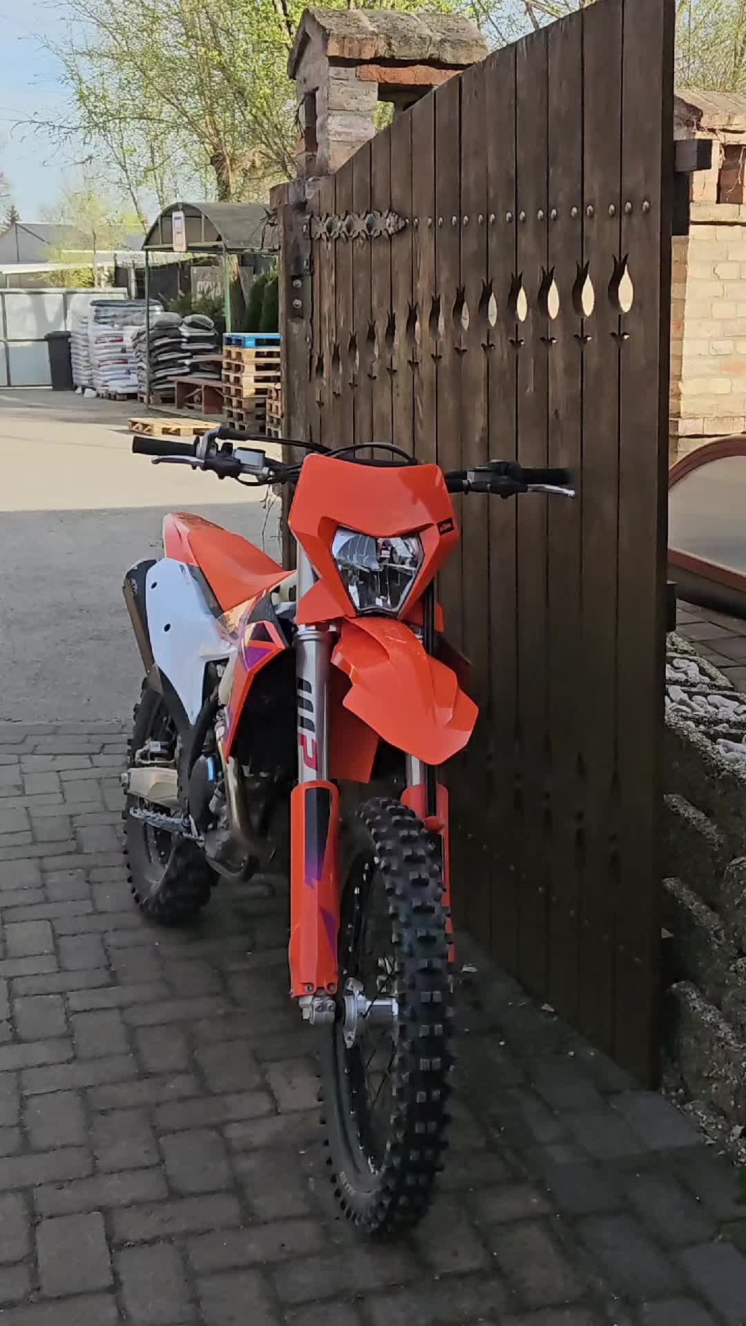 @adam.exc