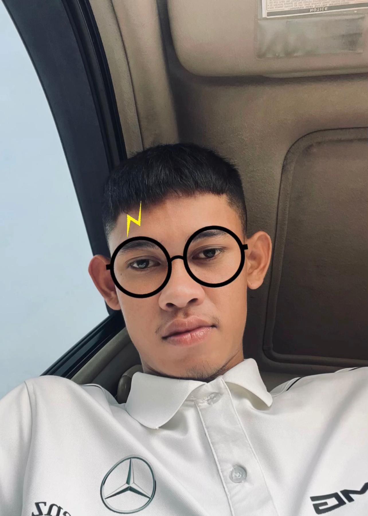 @កែវ ប្រុសពេជ្រ