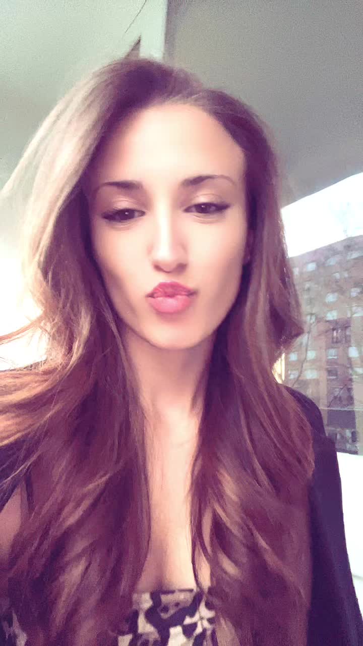 @noellia