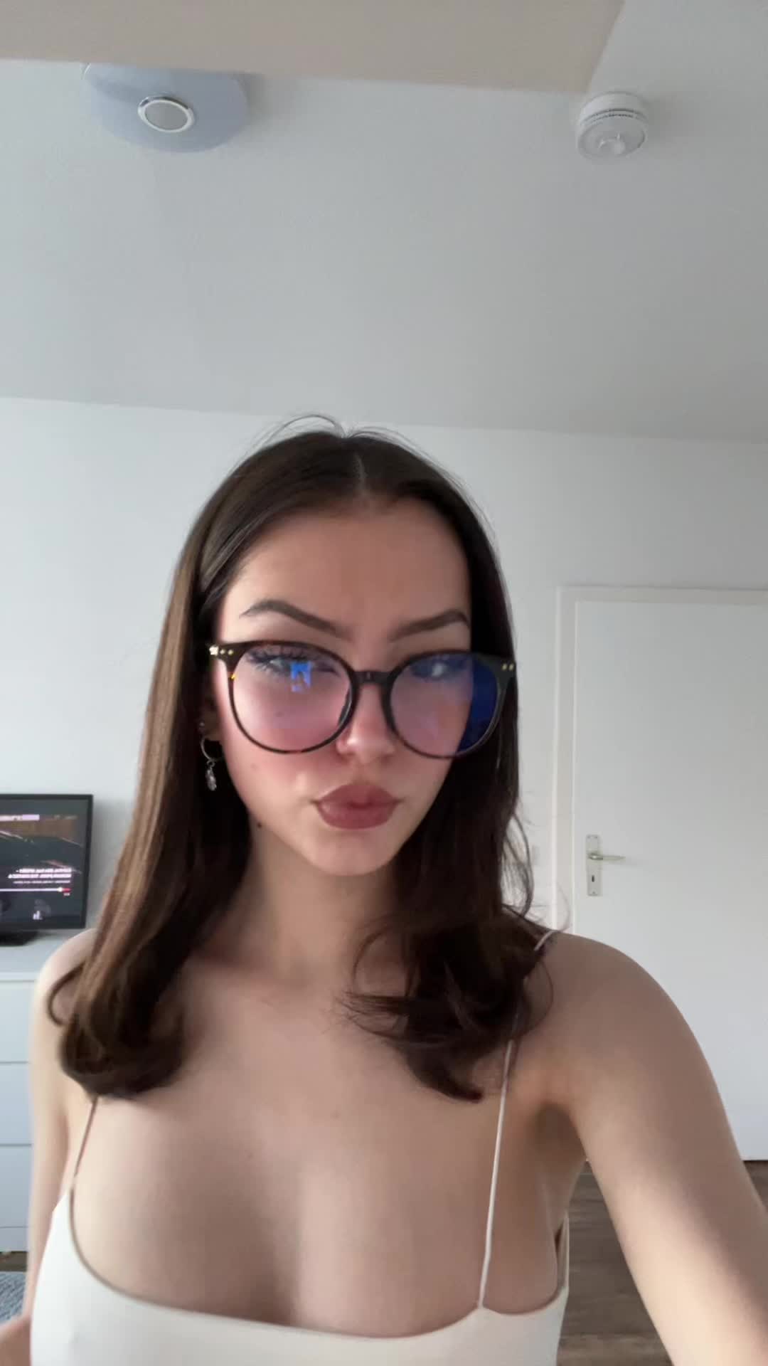 @𝐇𝐀𝐍𝐍𝐀𝐇𝐋𝐔𝐈𝐒𝐈𝐄𝐍𝐍𝐄