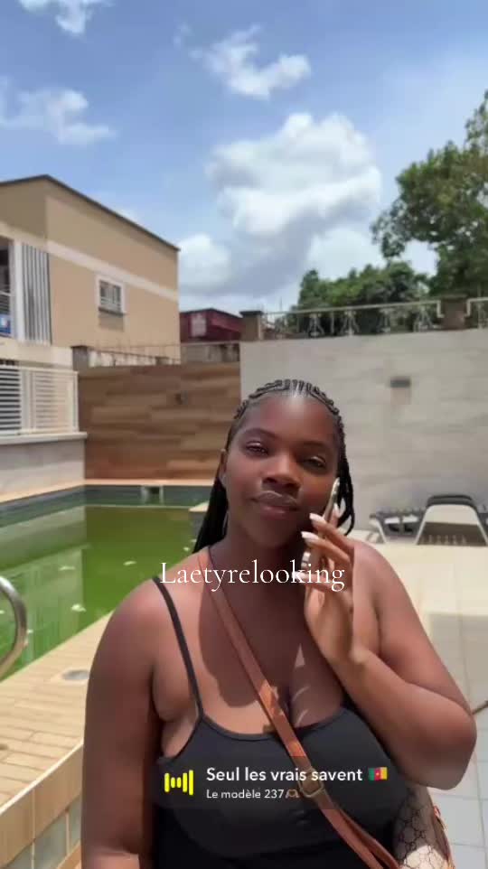 @laetyrelooking2