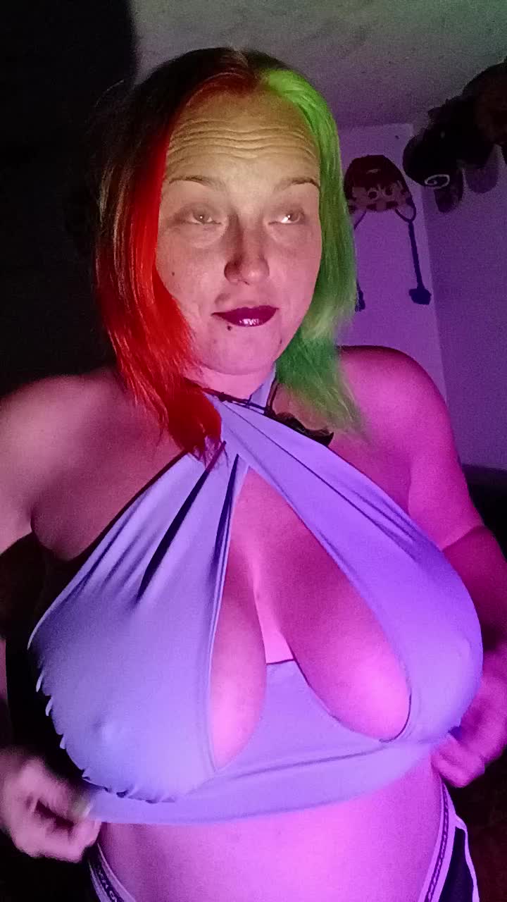 @twistedly_unique1
