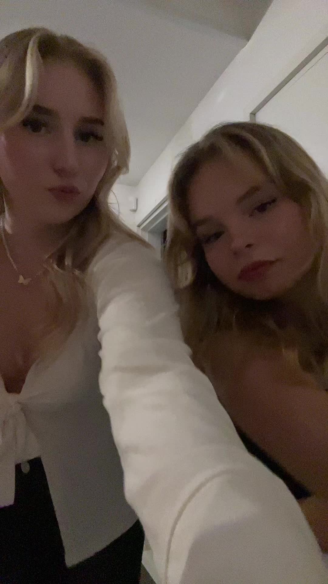 @elsajeejee