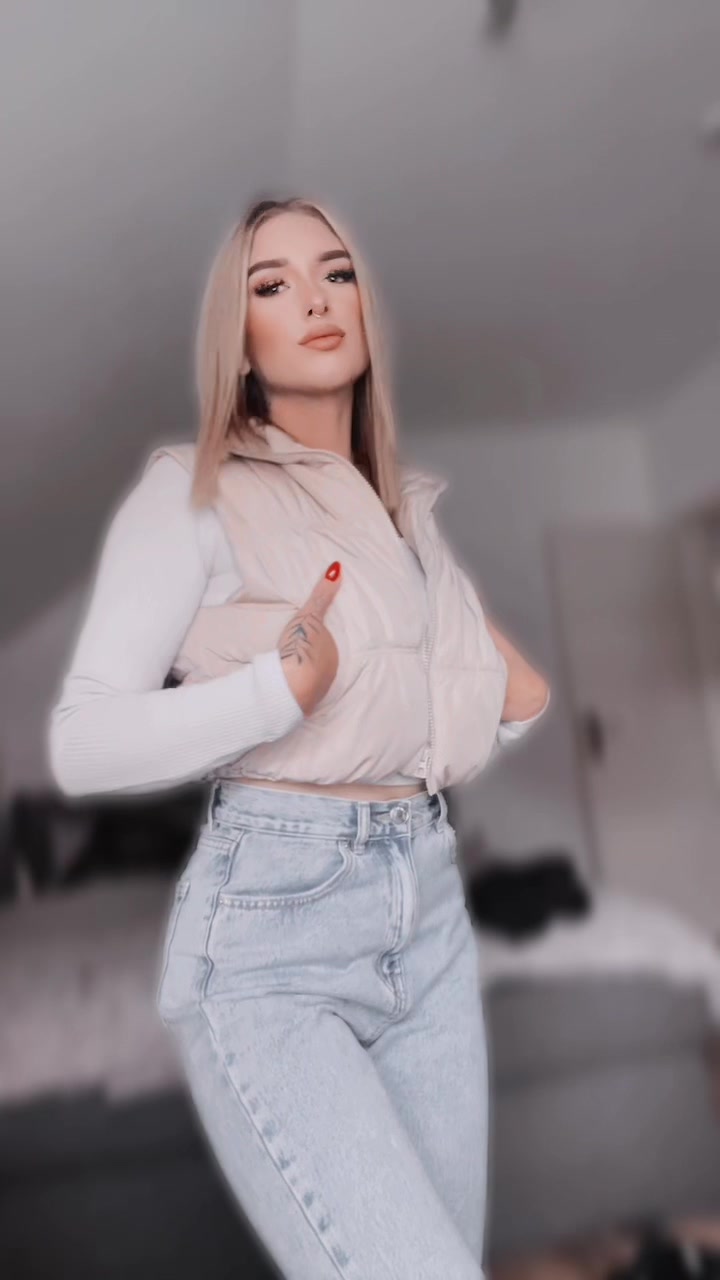 @Vanessa_buur