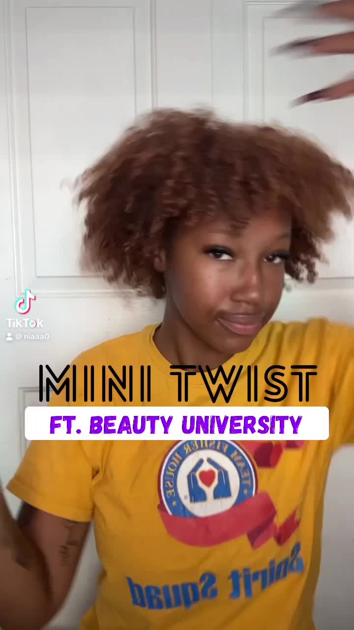 @Curlswithnia