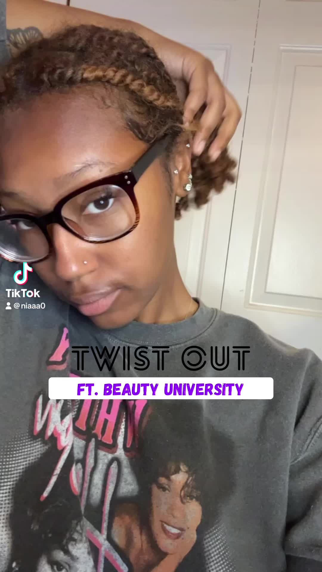 @Curlswithnia