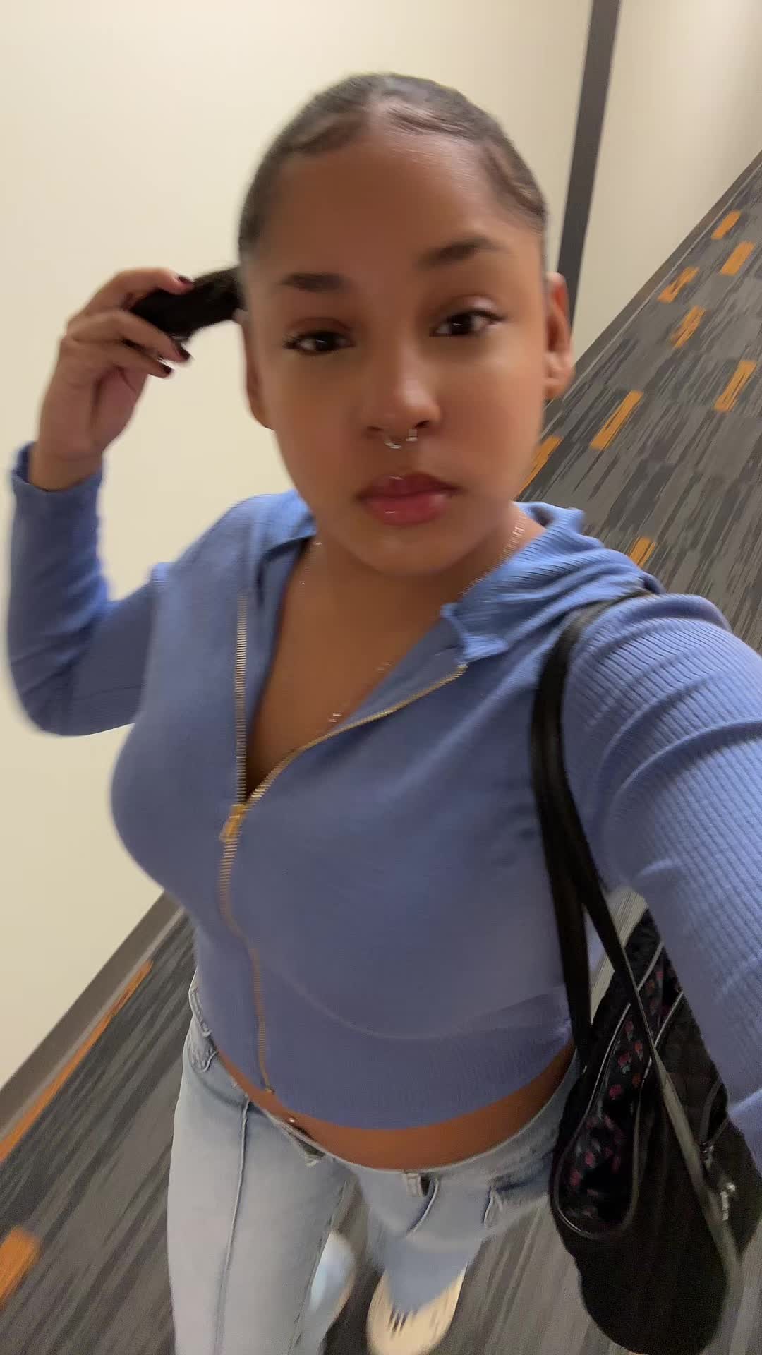 @Andelyse