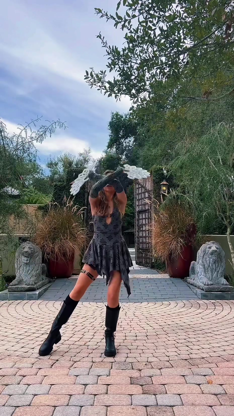 @LightUpDoll🔆