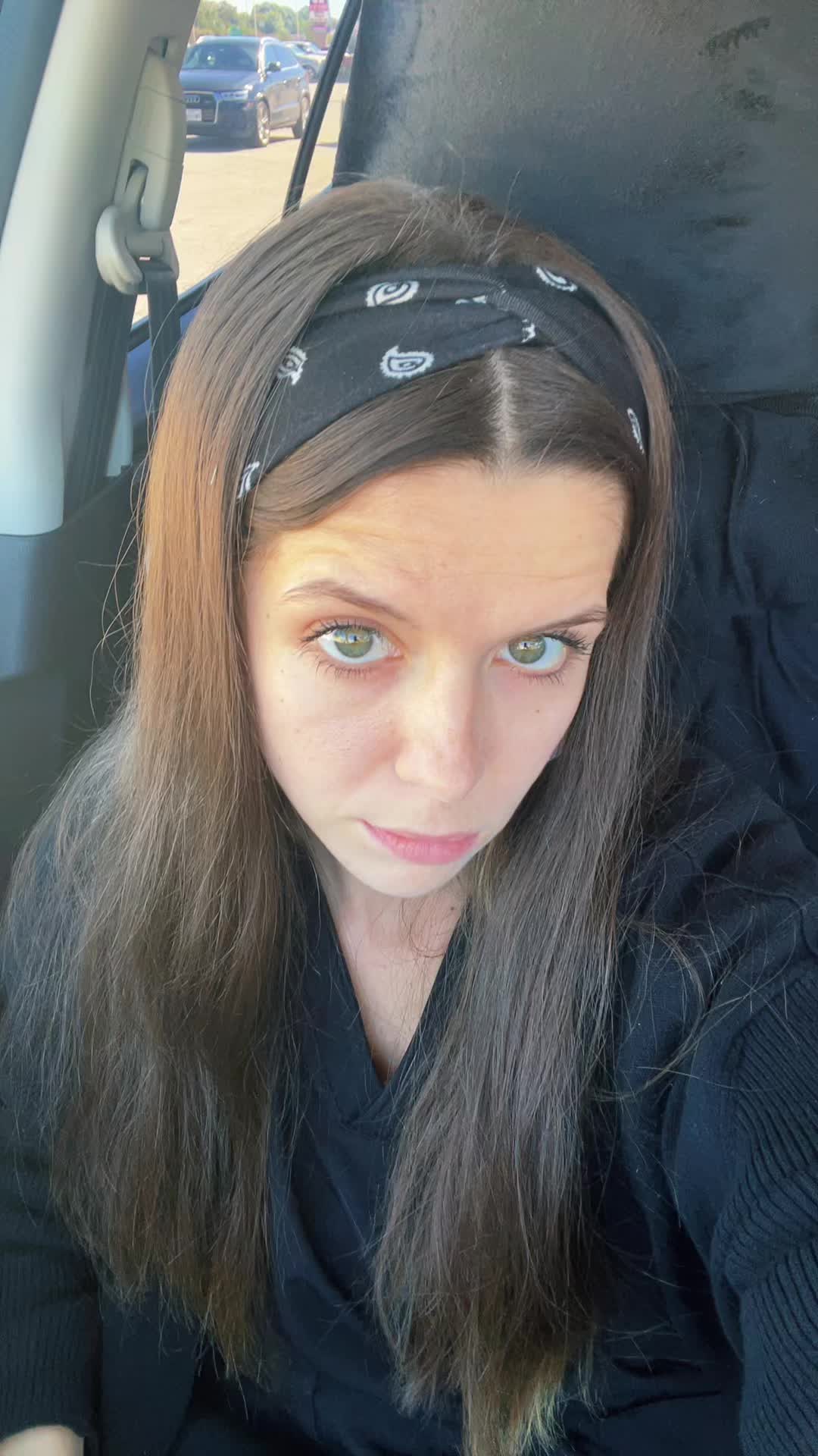 @moodybluu