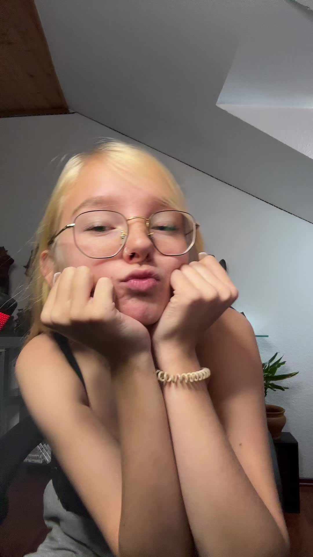 @Blonde_vivi