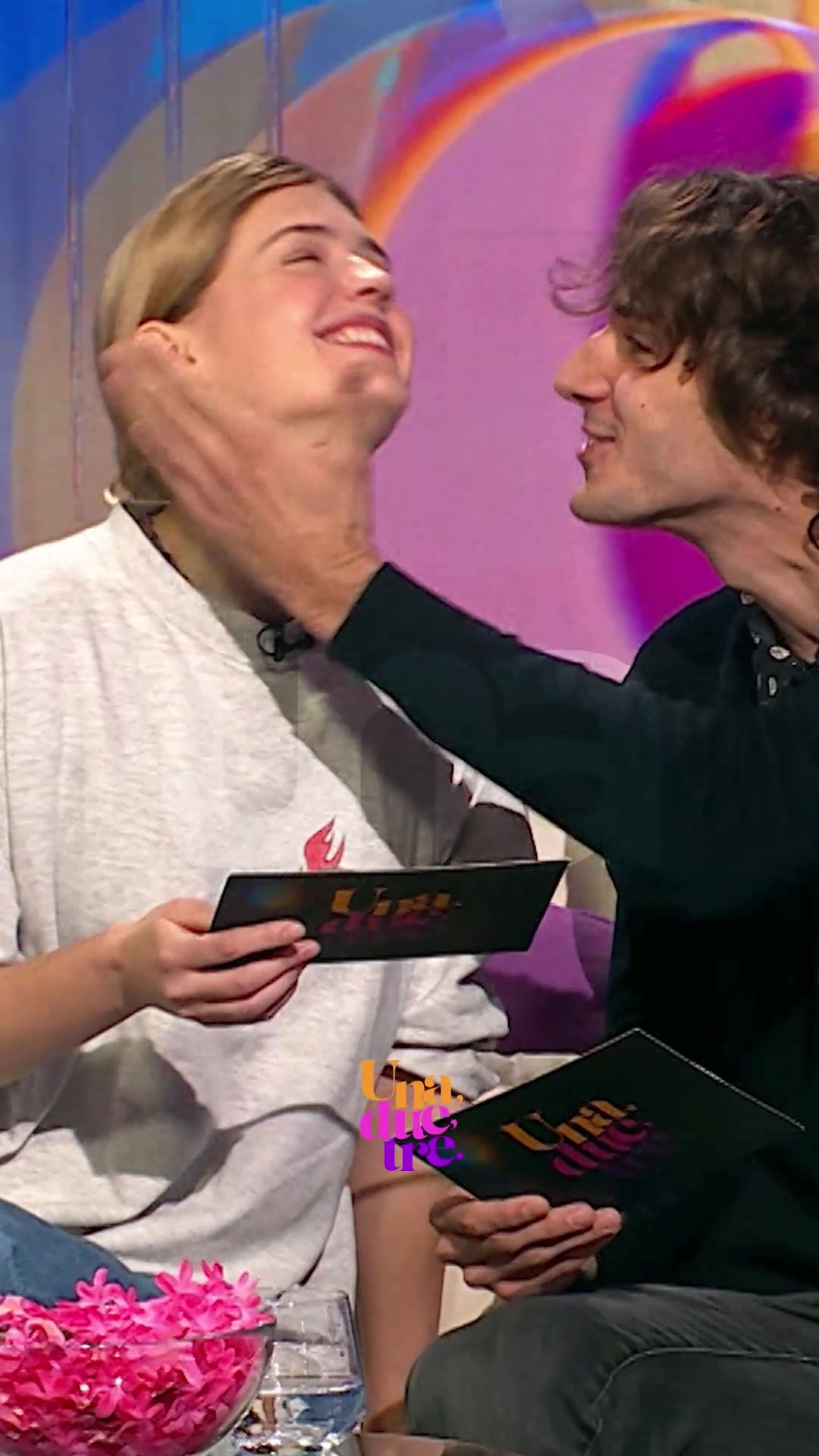 @UNA TELEVIZIJA