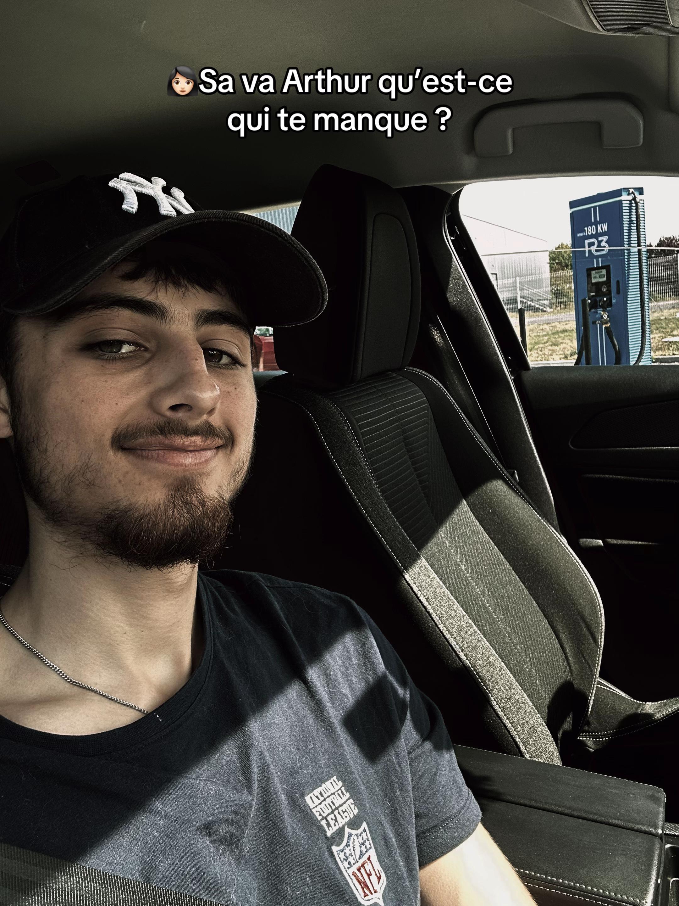 @𝐀𝖗𝖙𝖍𝖚𝖗 🧛🏽