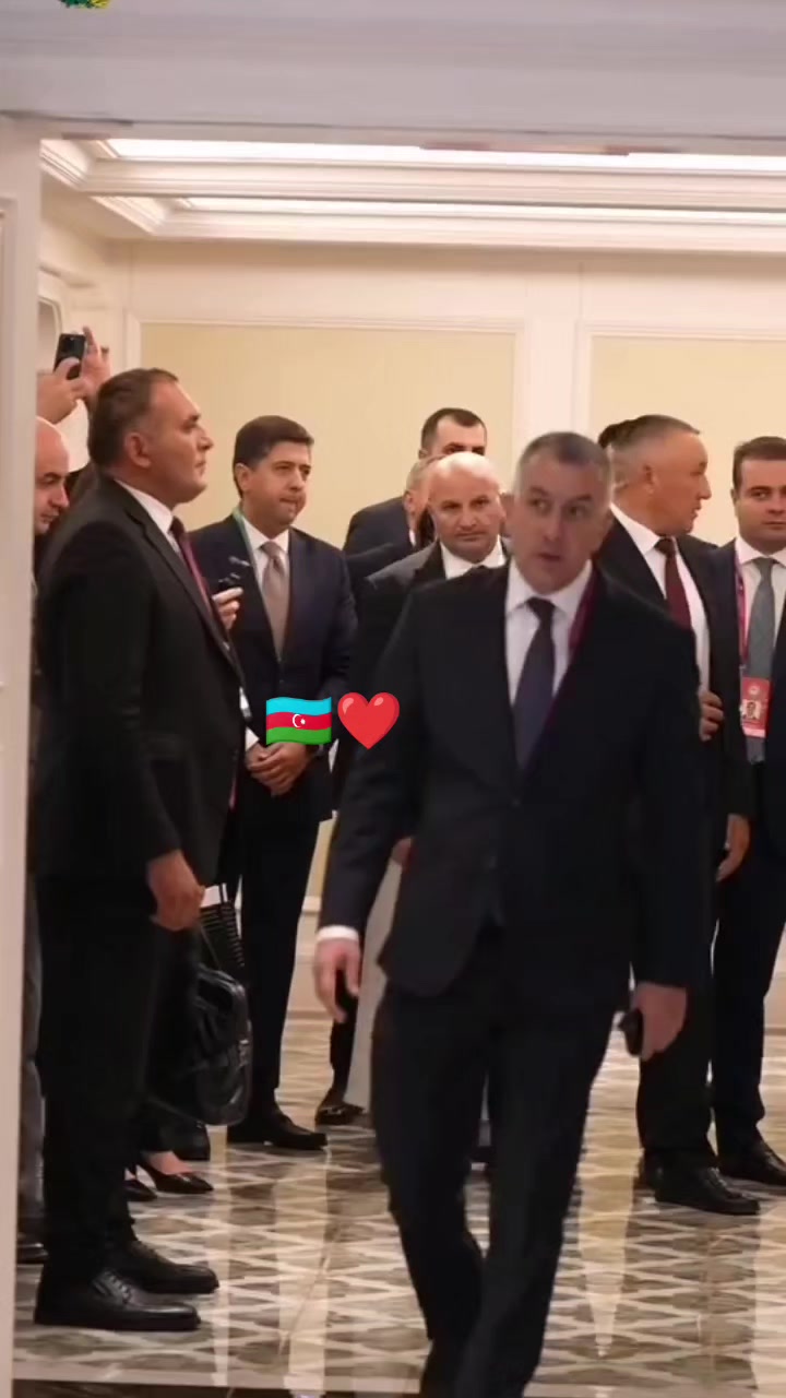 @G&ouml;r&uuml;nmezler_