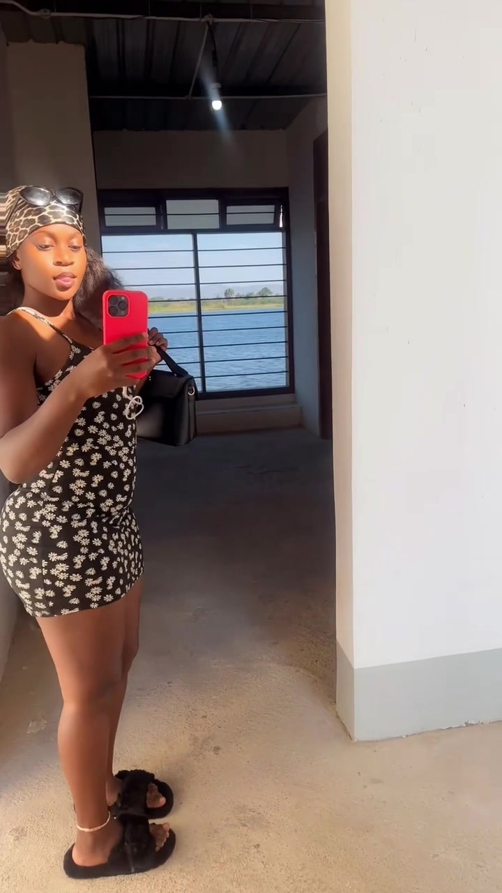 @🍍