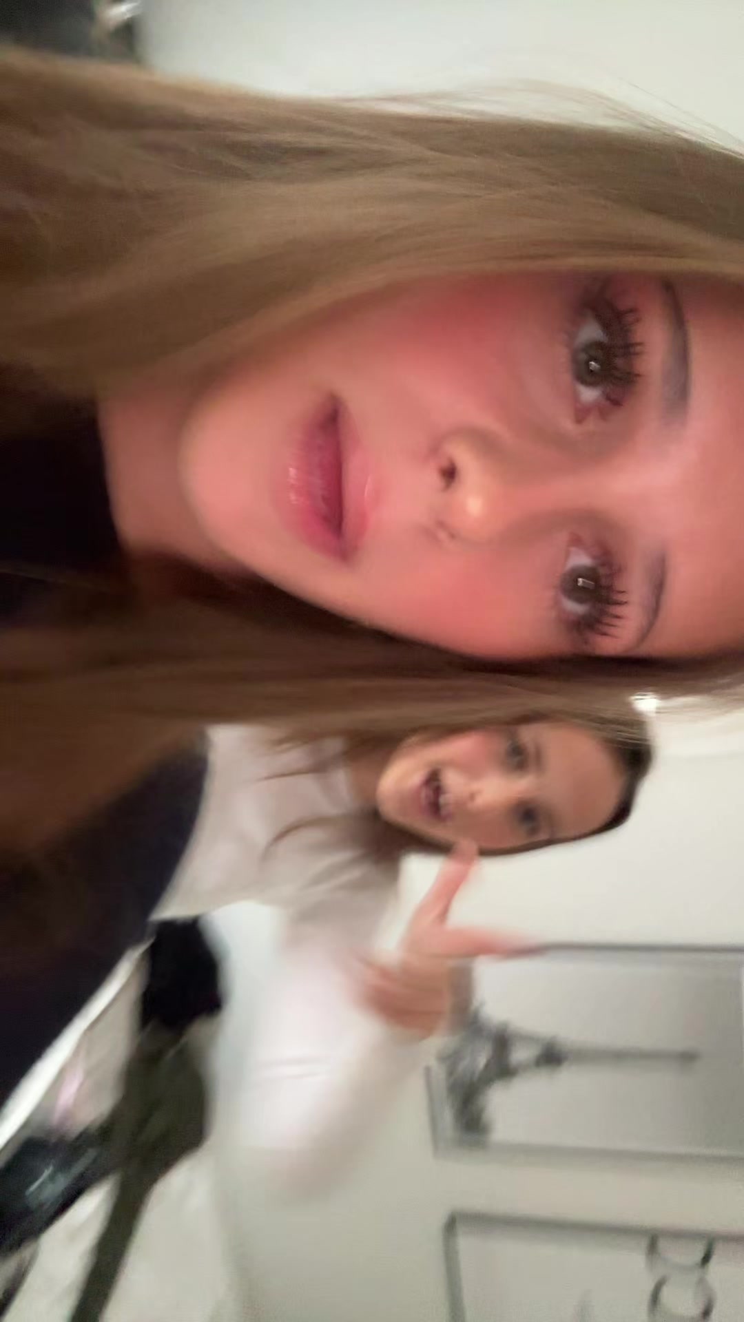 @𝒇𝒆𝒍𝒊𝒄𝒊𝒂