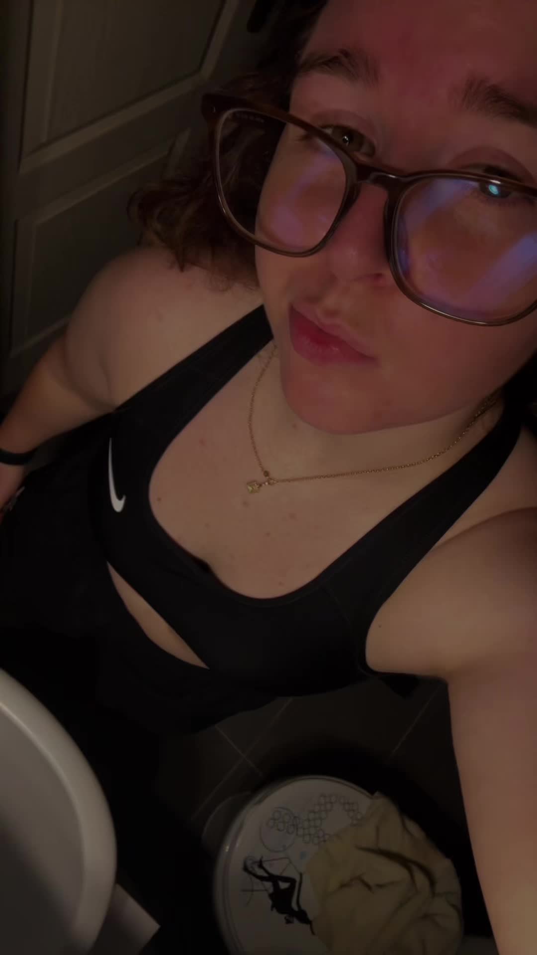 @฀