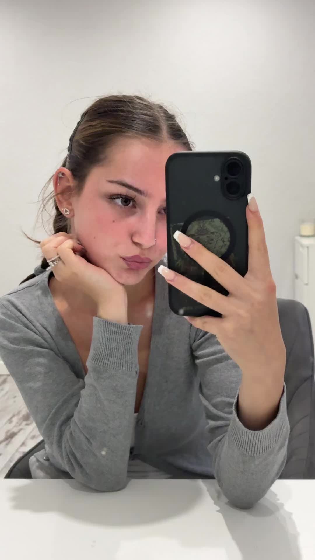 @𝐇𝐀𝐍𝐍𝐀𝐇𝐋𝐔𝐈𝐒𝐈𝐄𝐍𝐍𝐄