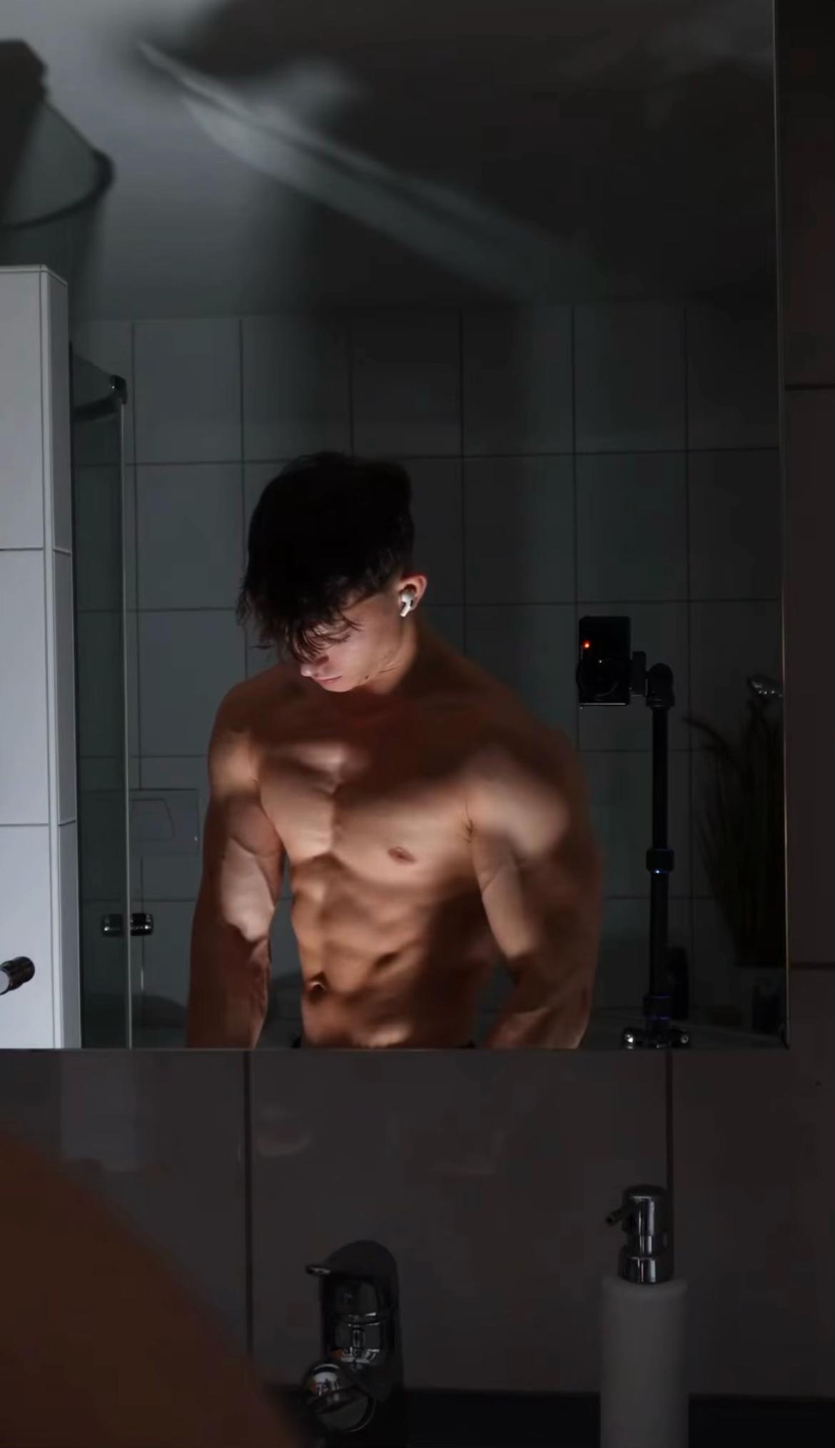 @Elias Der Bodybuilder