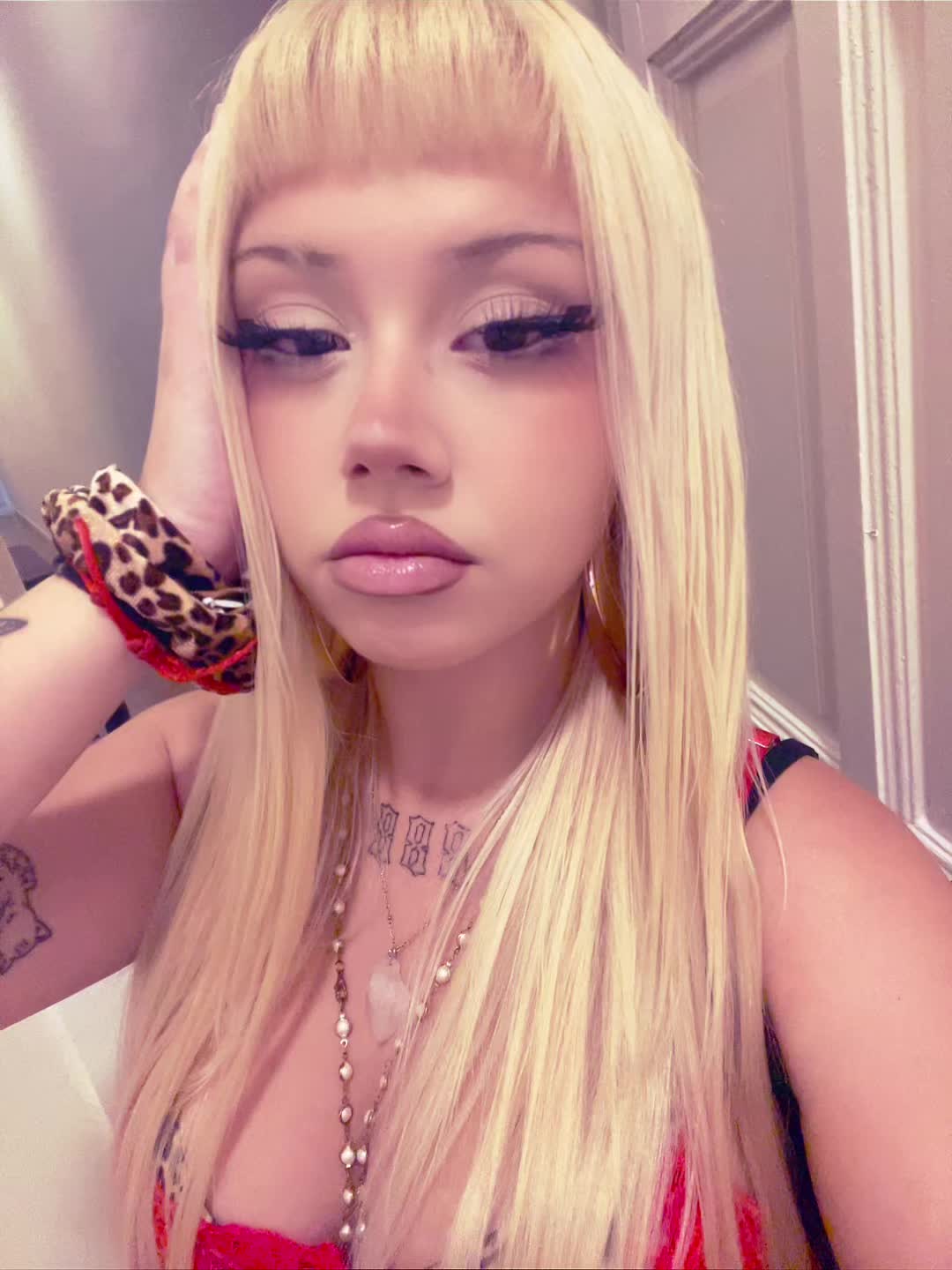 @888