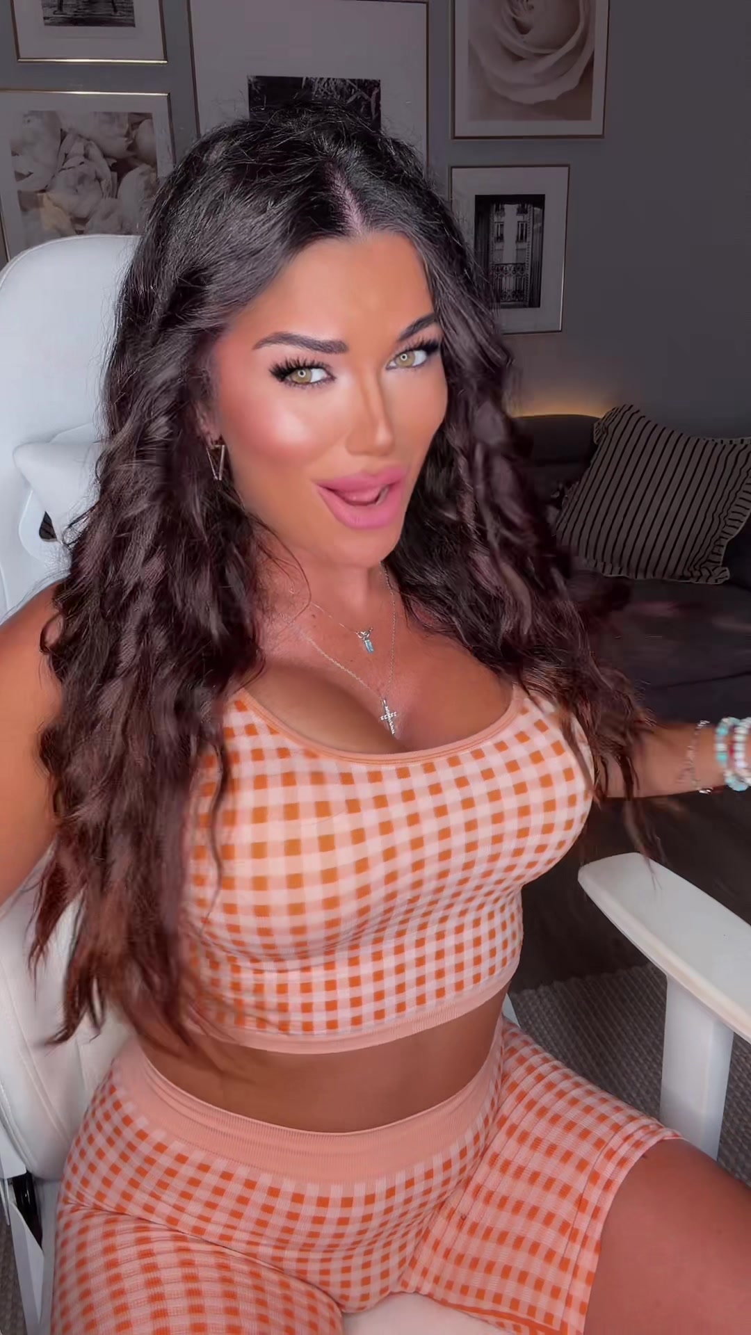 @Valentina