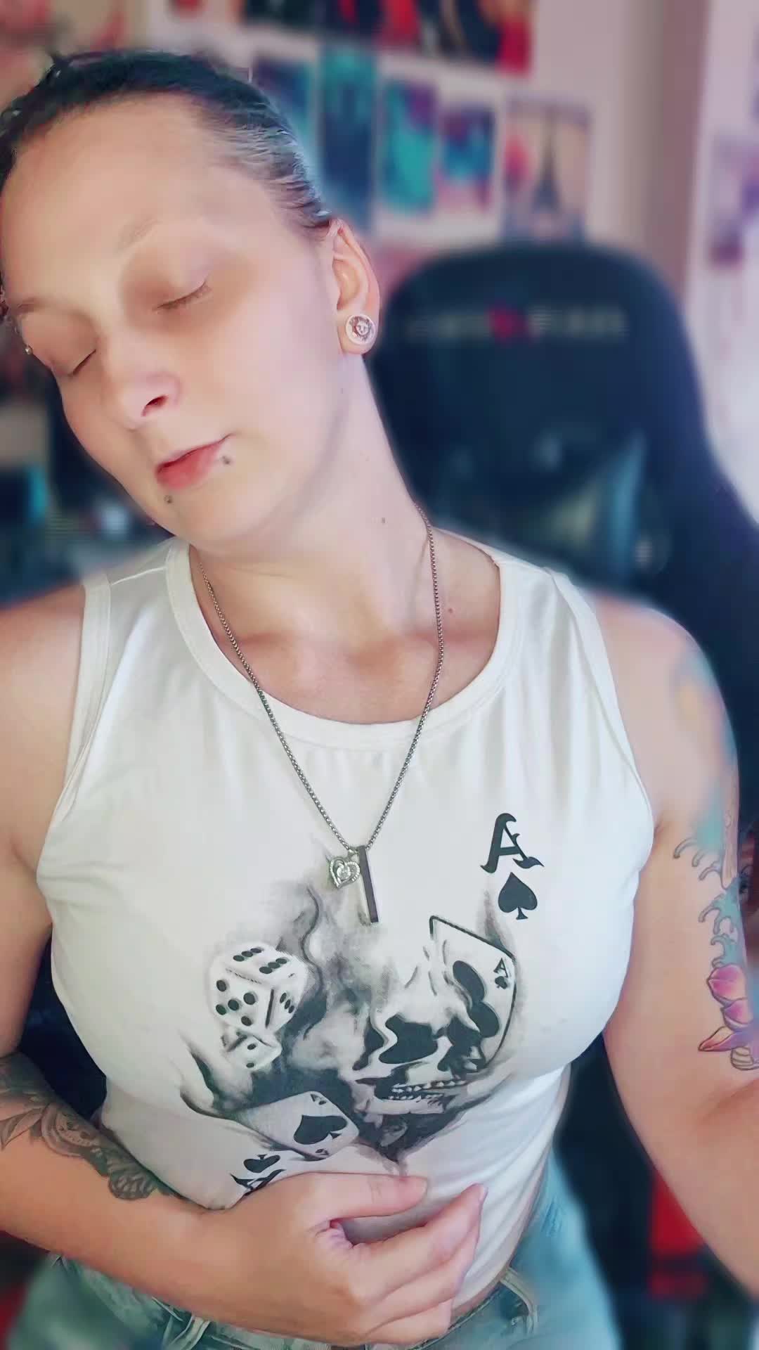 @DeviilGiirl