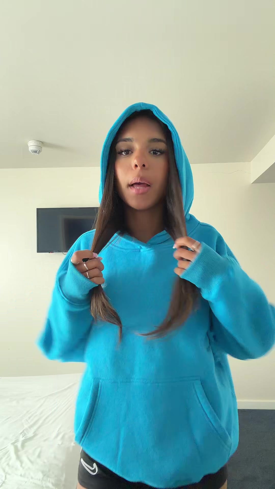 @🧘🏽&zwj;♀️