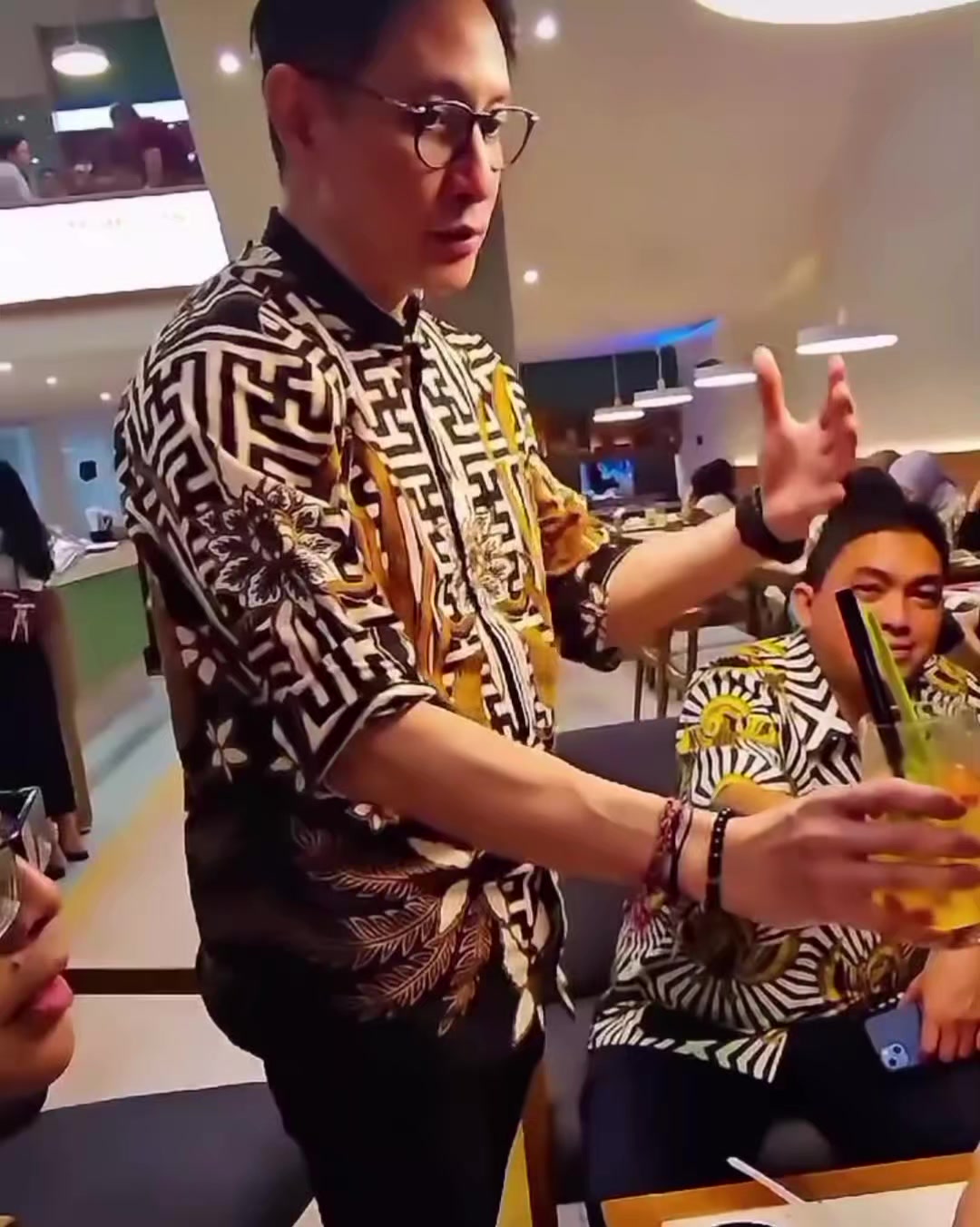 @AYOEK