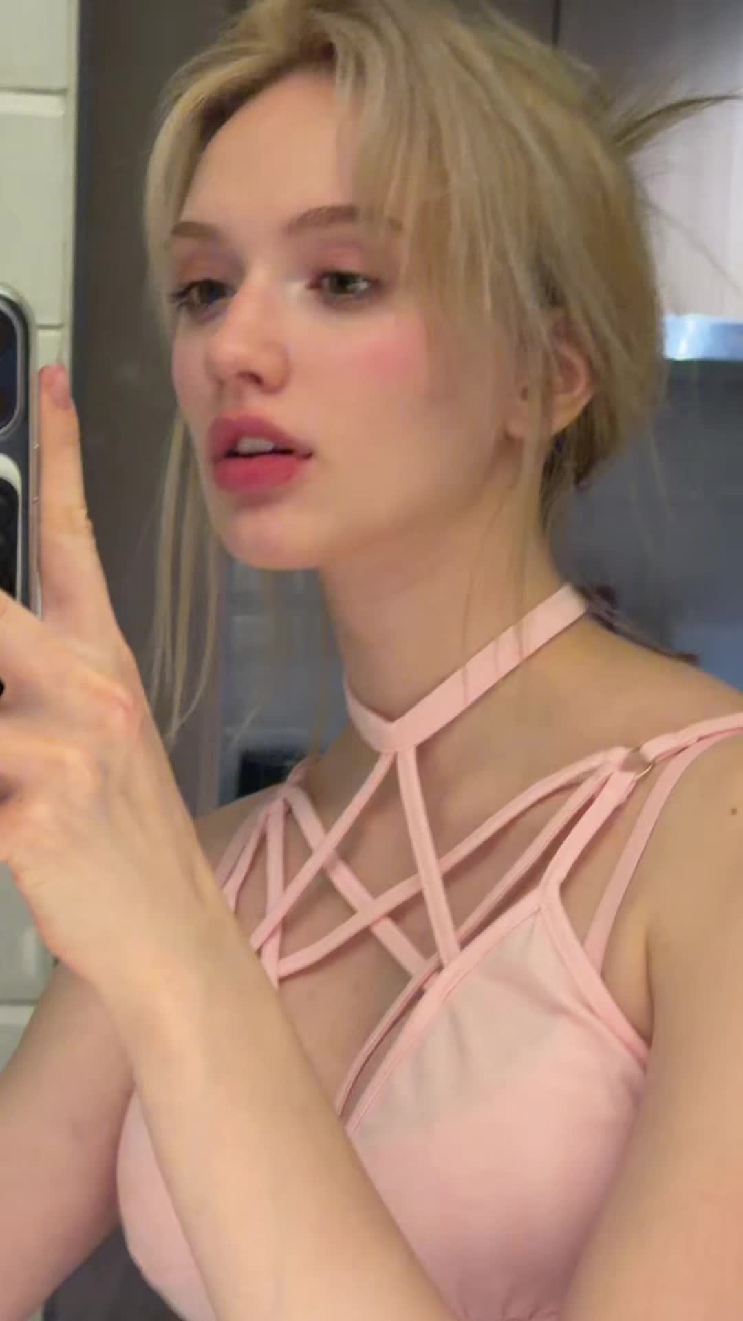 @MarisaLeona_