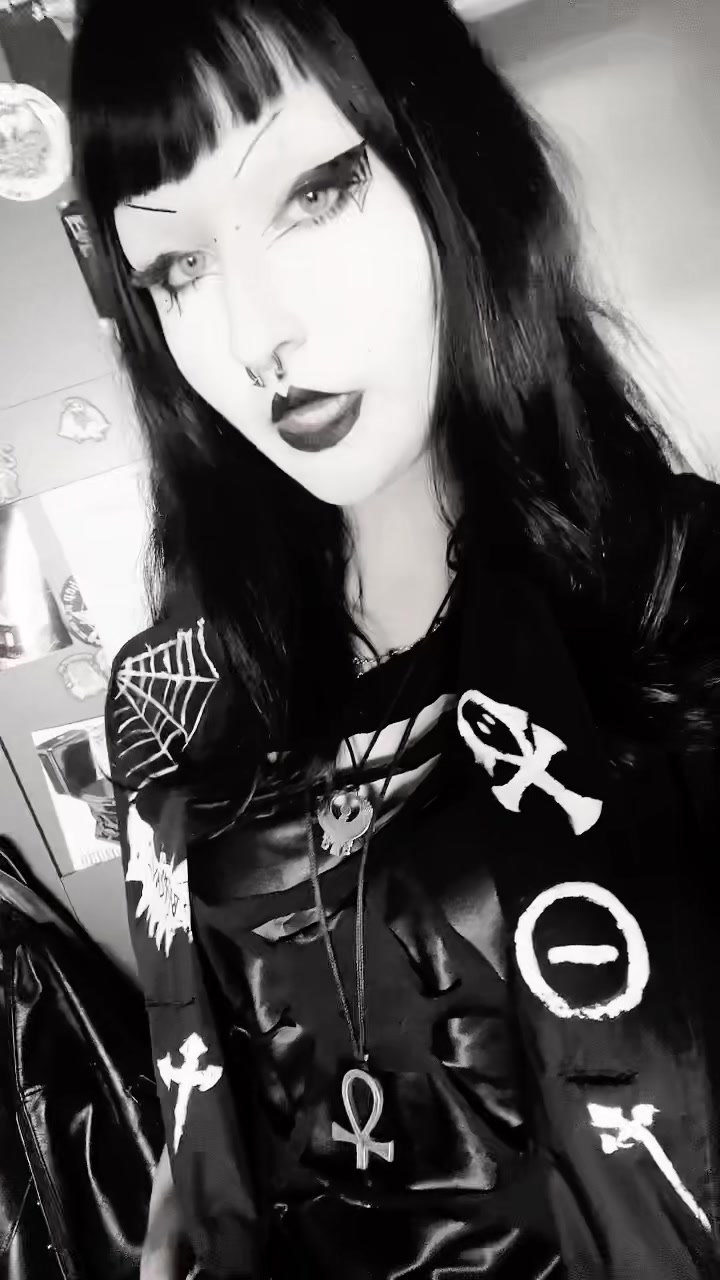 @🕷️𝔍𝔲𝔩𝔦𝔞🕷️