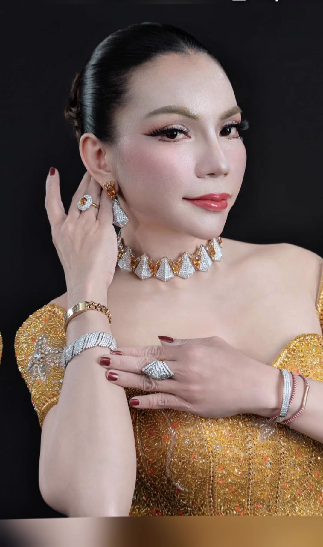 @ហាងមាសពេជ្រ ដាណាទ្រី