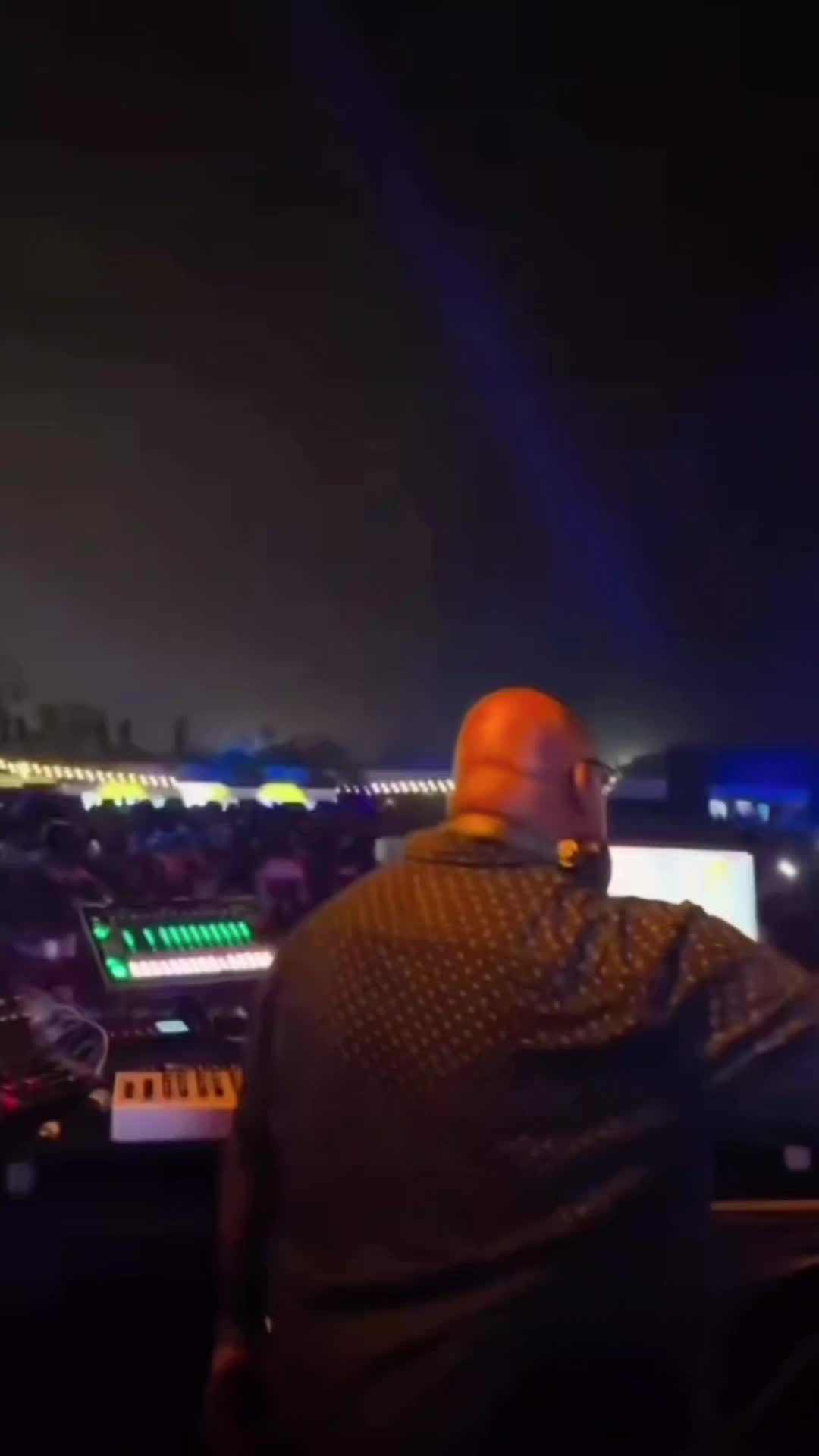 @TECHNO MUSIC 🎧