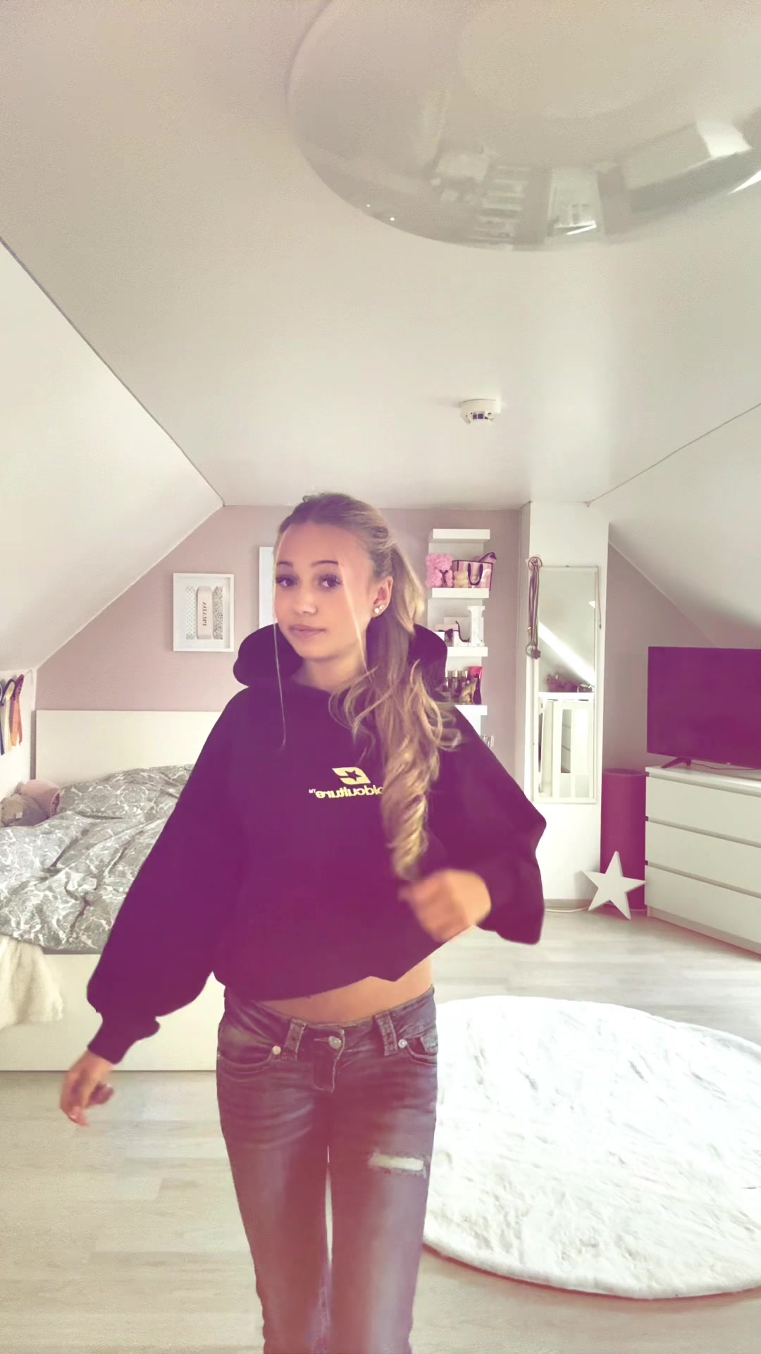 @𝐿𝑎𝑢𝑟𝑎