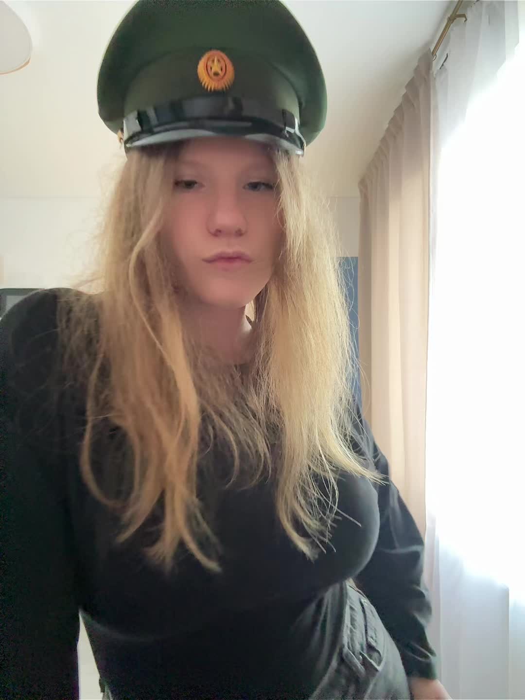 @mamakarina)