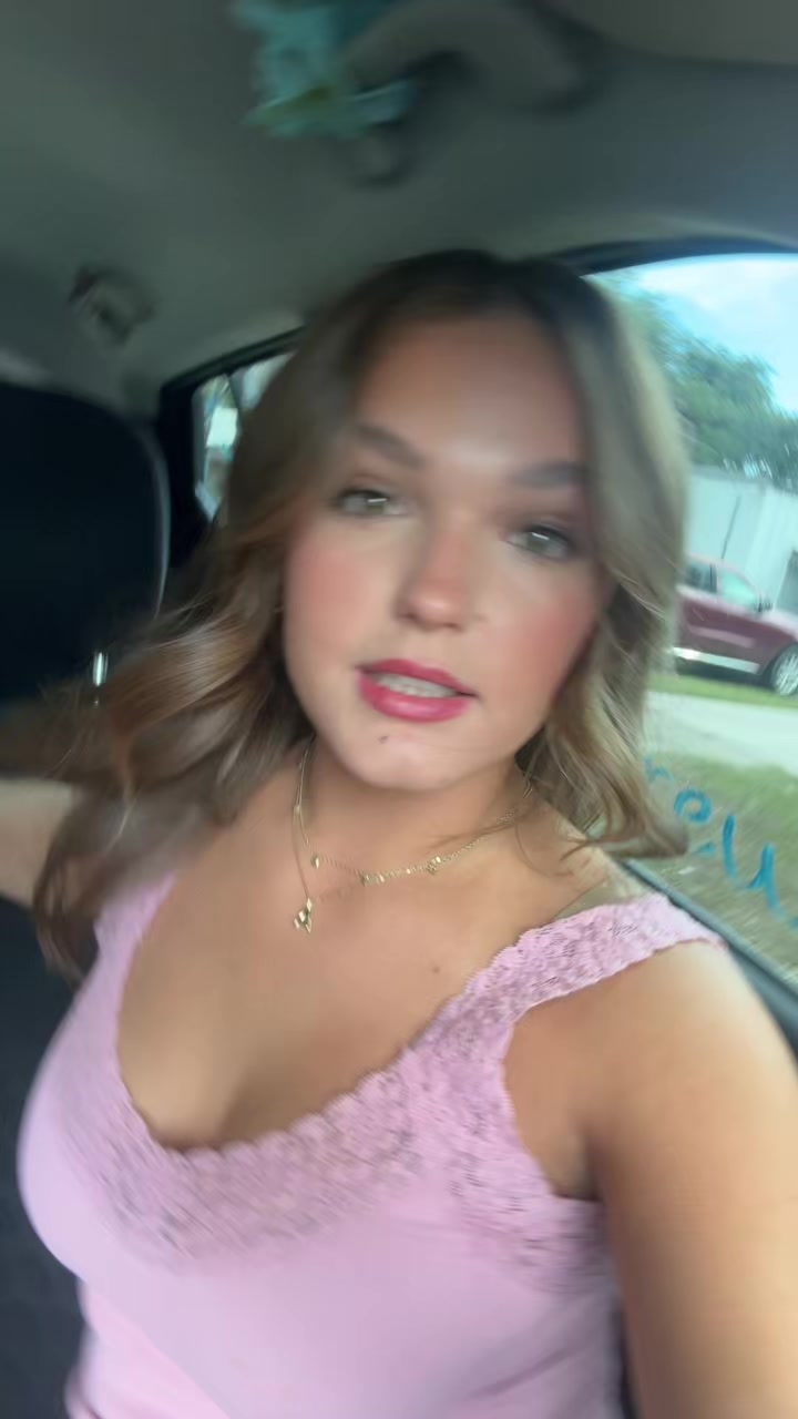 @HOLLYN!