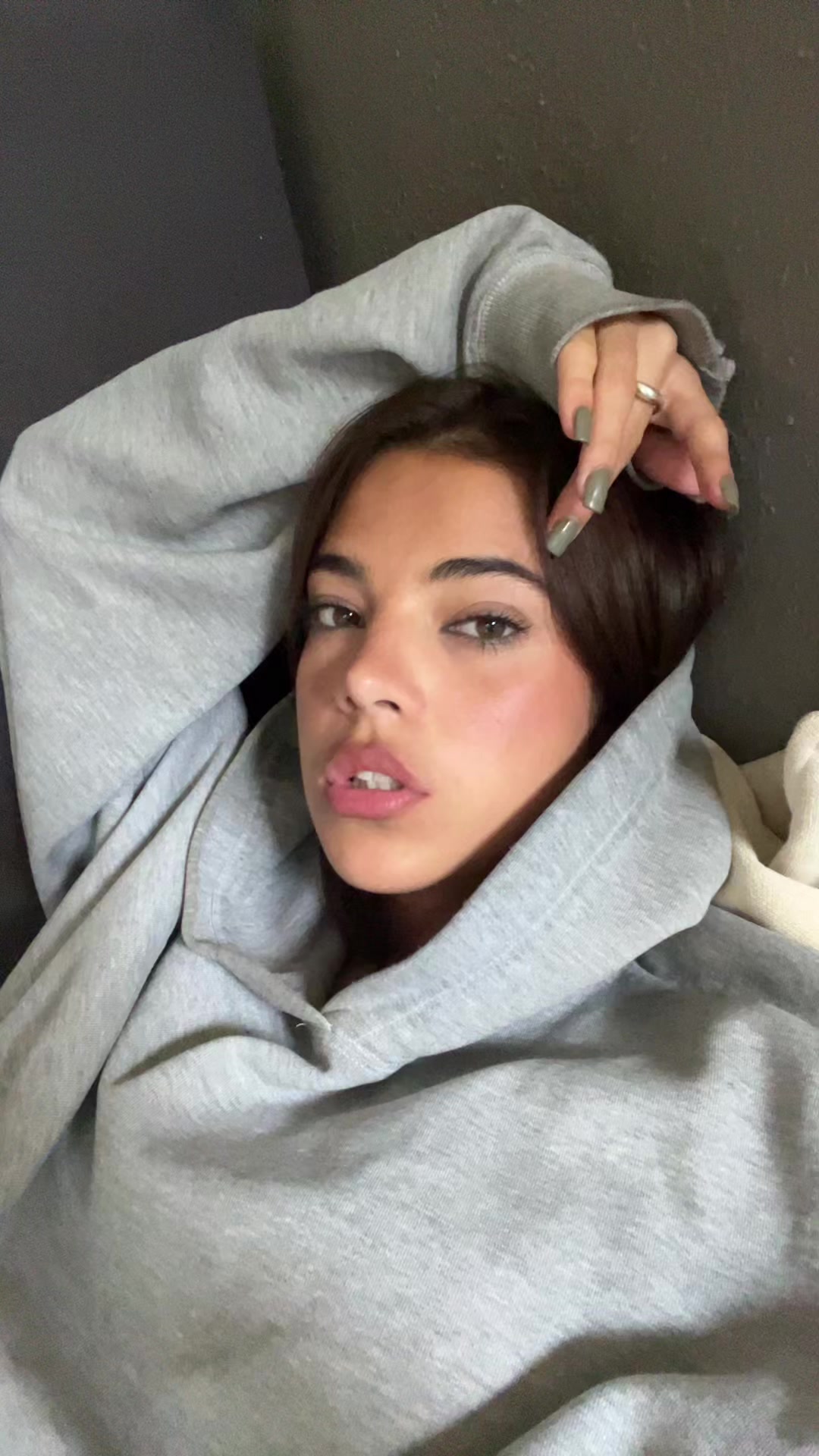 @E E F