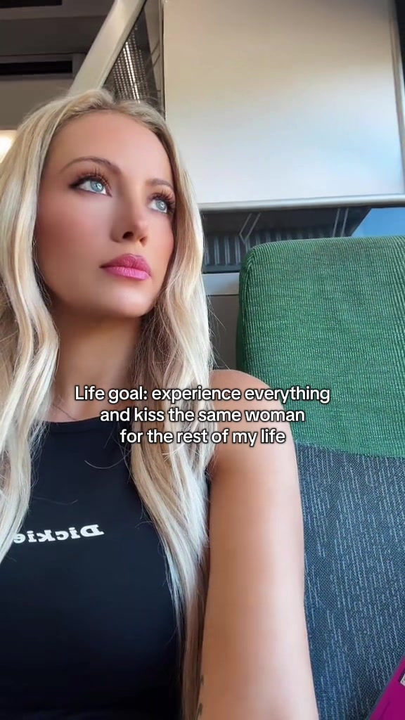 @Lisa J Evans sapphic author ⚢