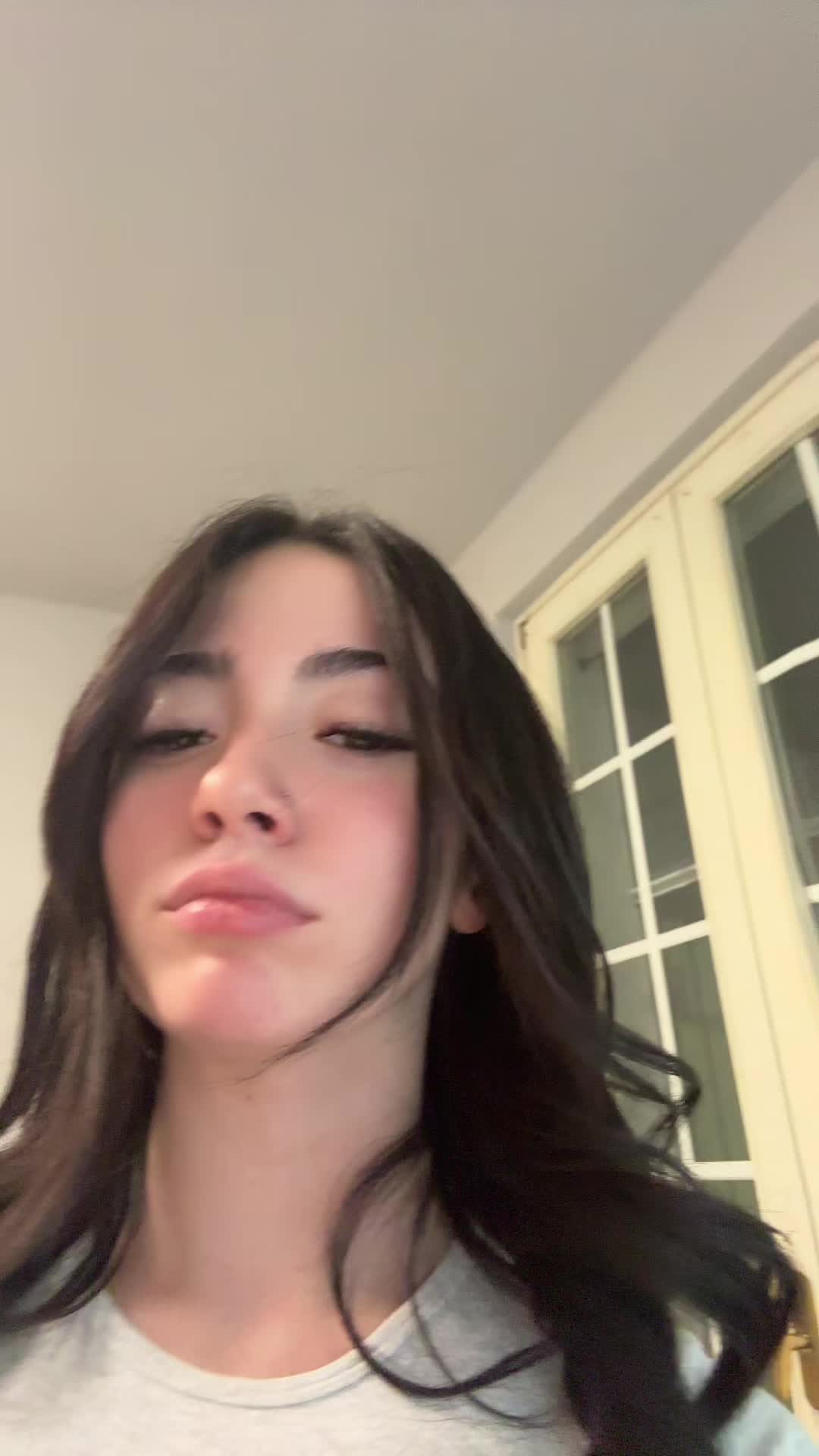 @lari📲