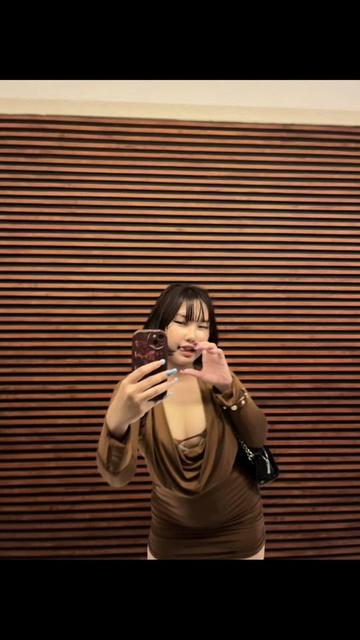 @Ah Ri &bull; អា រី