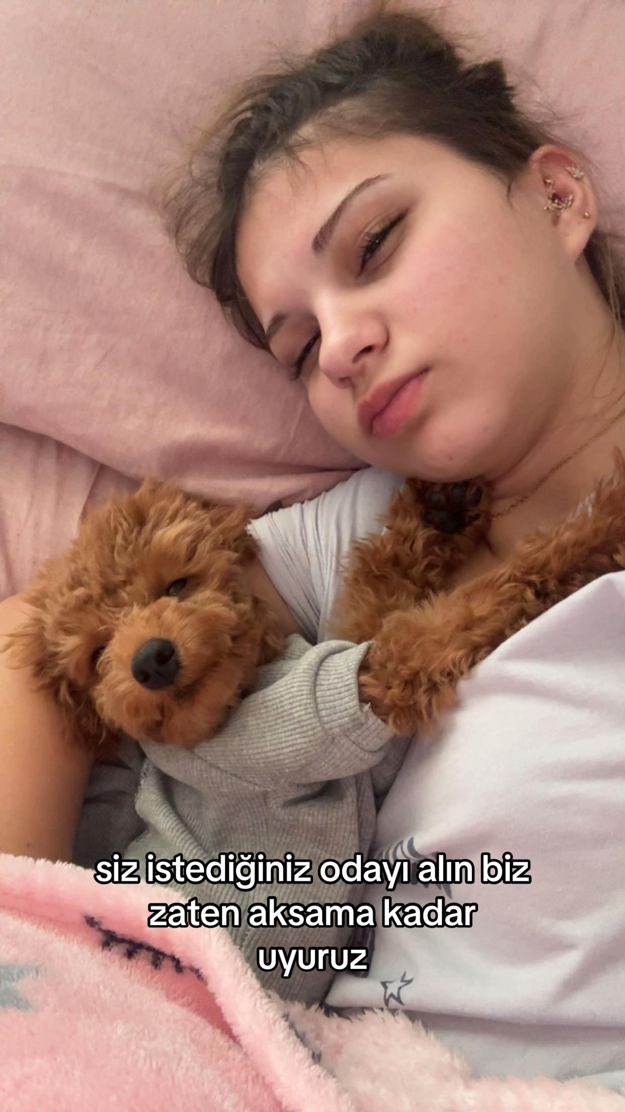 @𝐌𝐞𝐥𝐢𝐬𝐚 𝐂𝐞𝐬𝐮𝐫