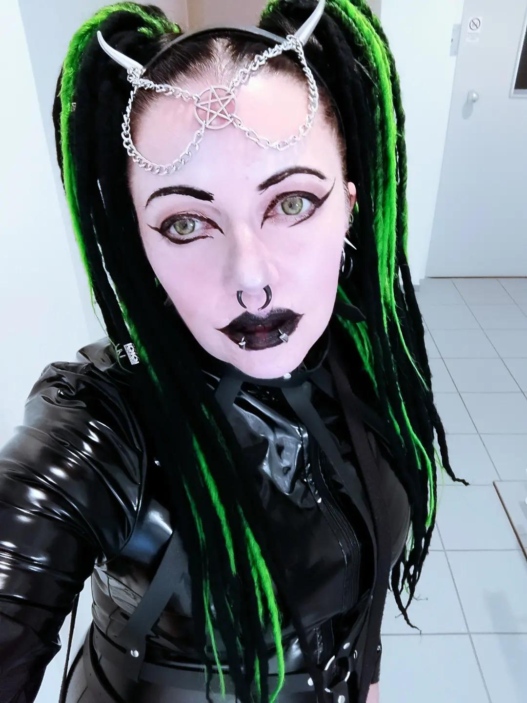 @𝔏𝔲𝔫𝔞 𝔖𝔥𝔶