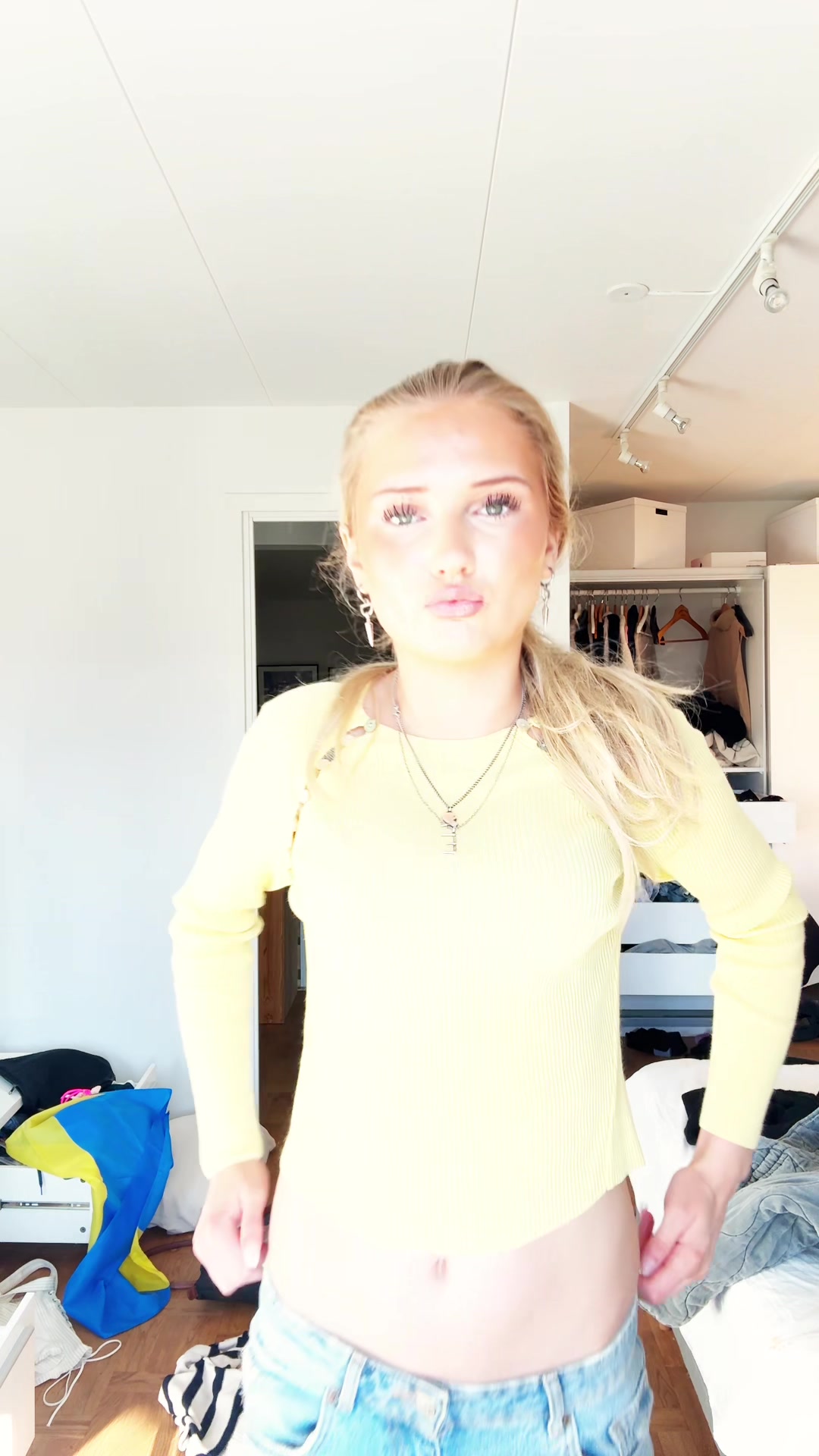 @ellengumcum (spam)