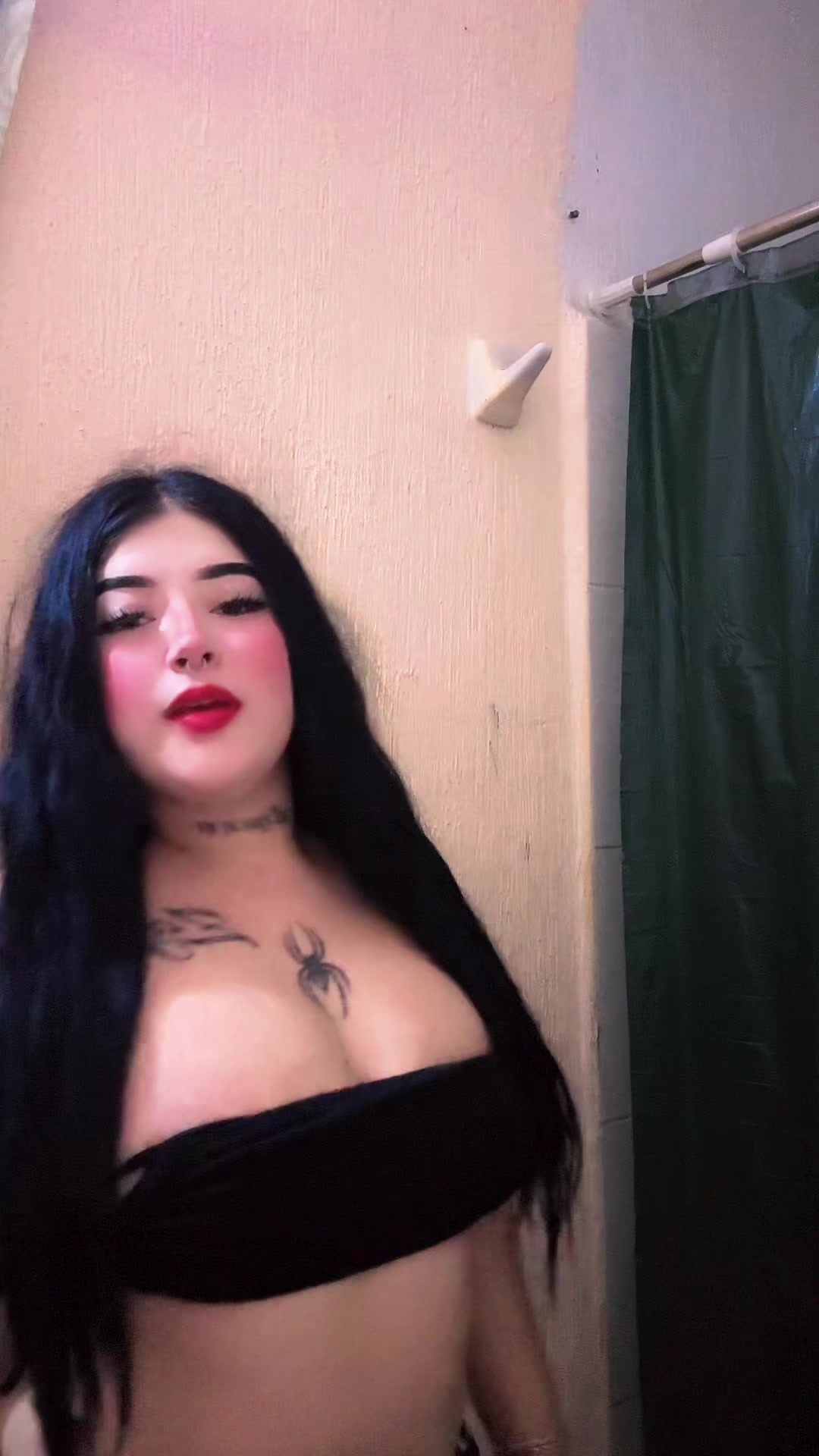 @Brii🍒🕸️