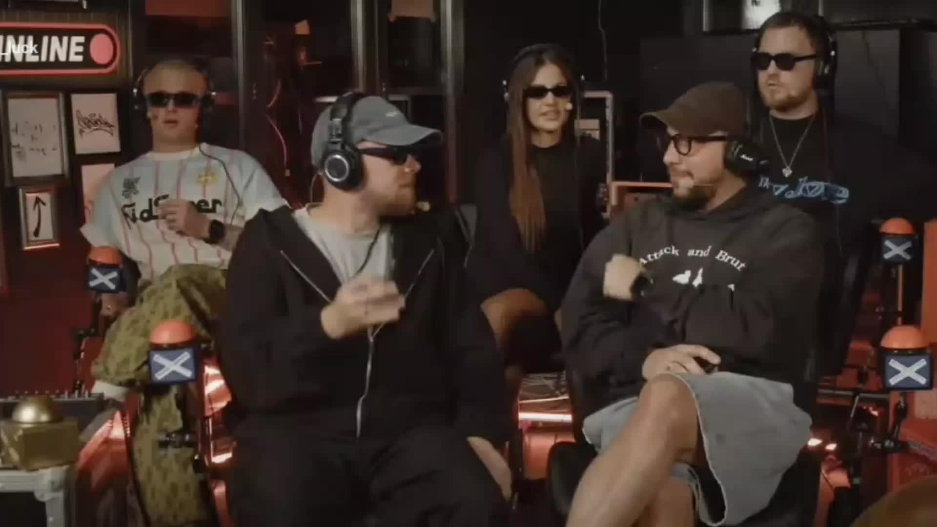 @😎