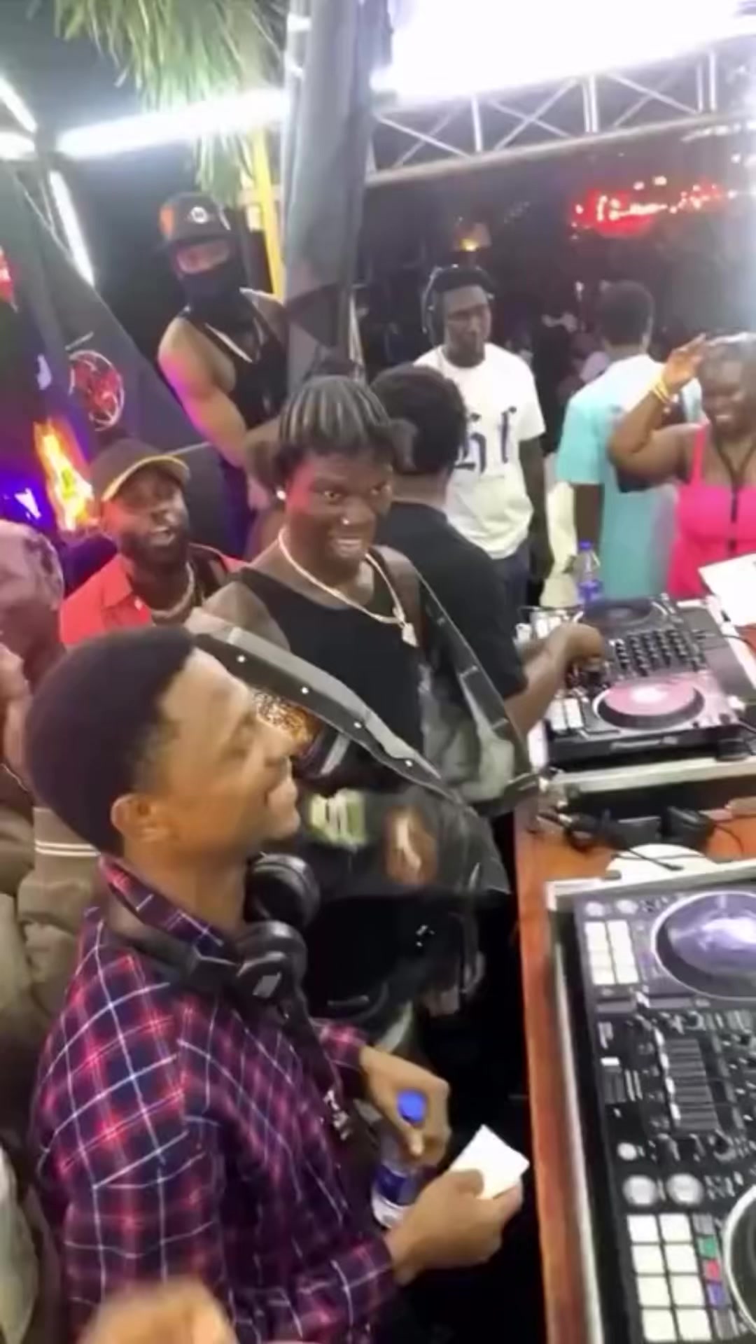 @AYOLA VIBEZ